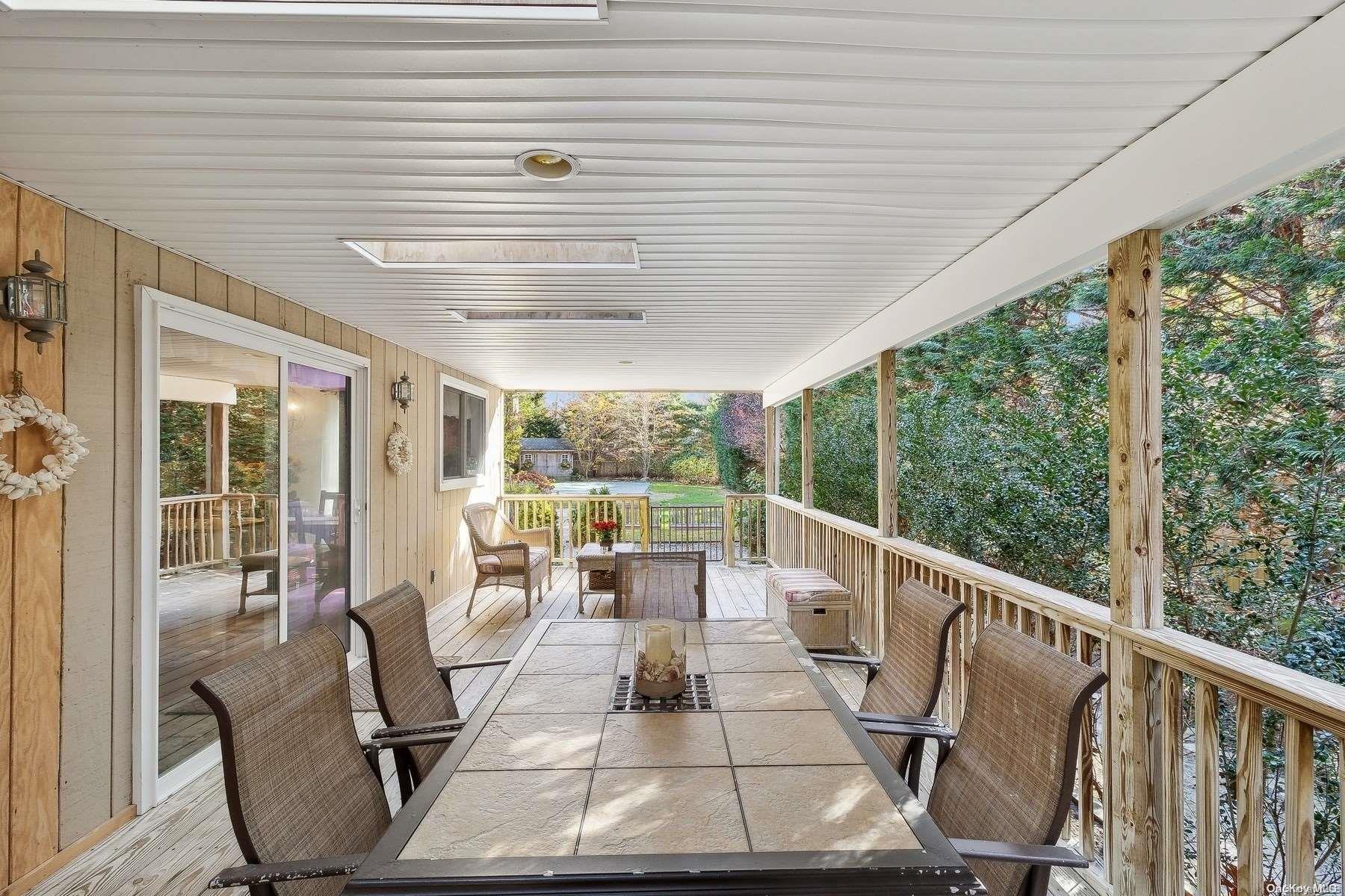 24 Fort Pond Boulevard
