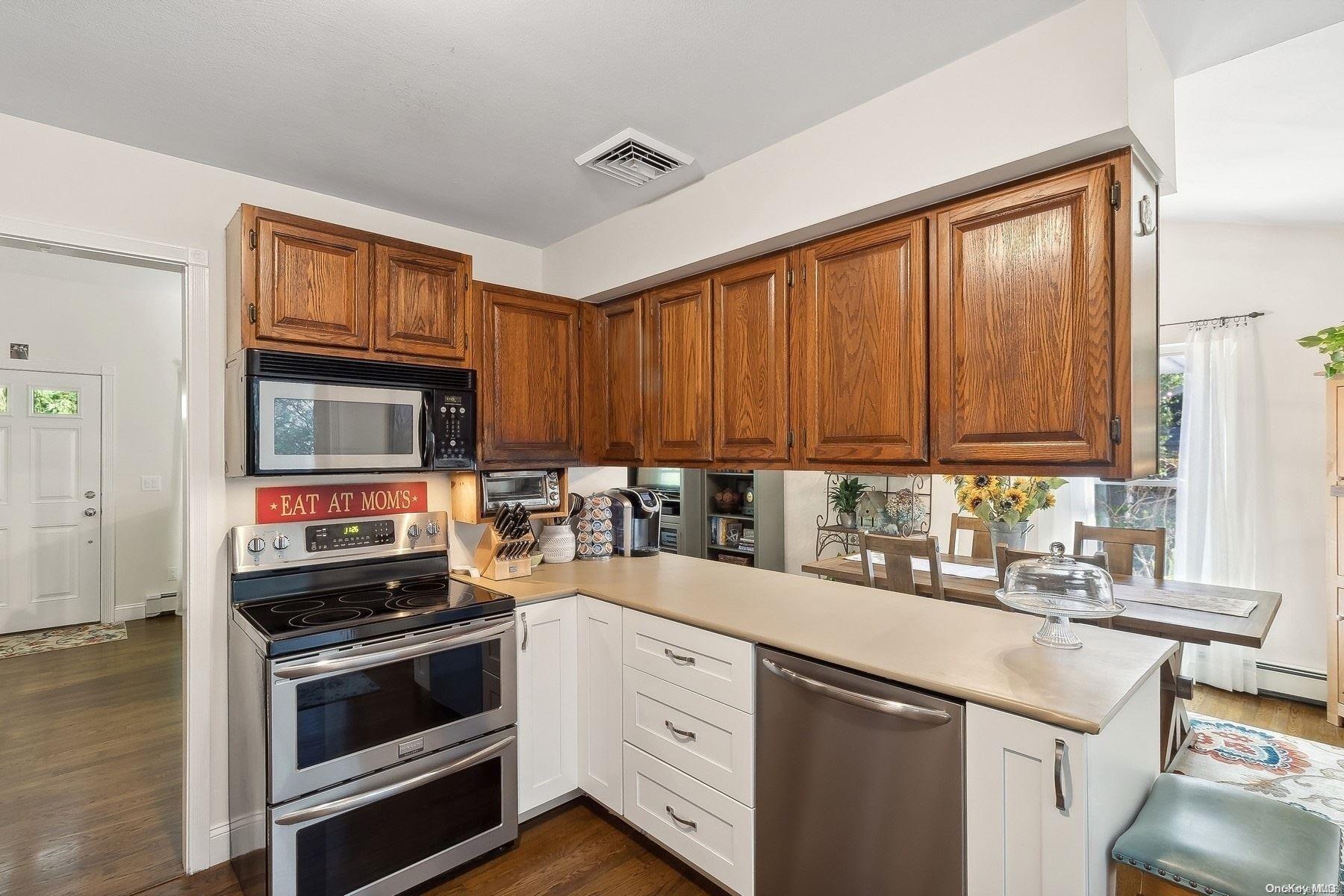 24 Fort Pond Boulevard
