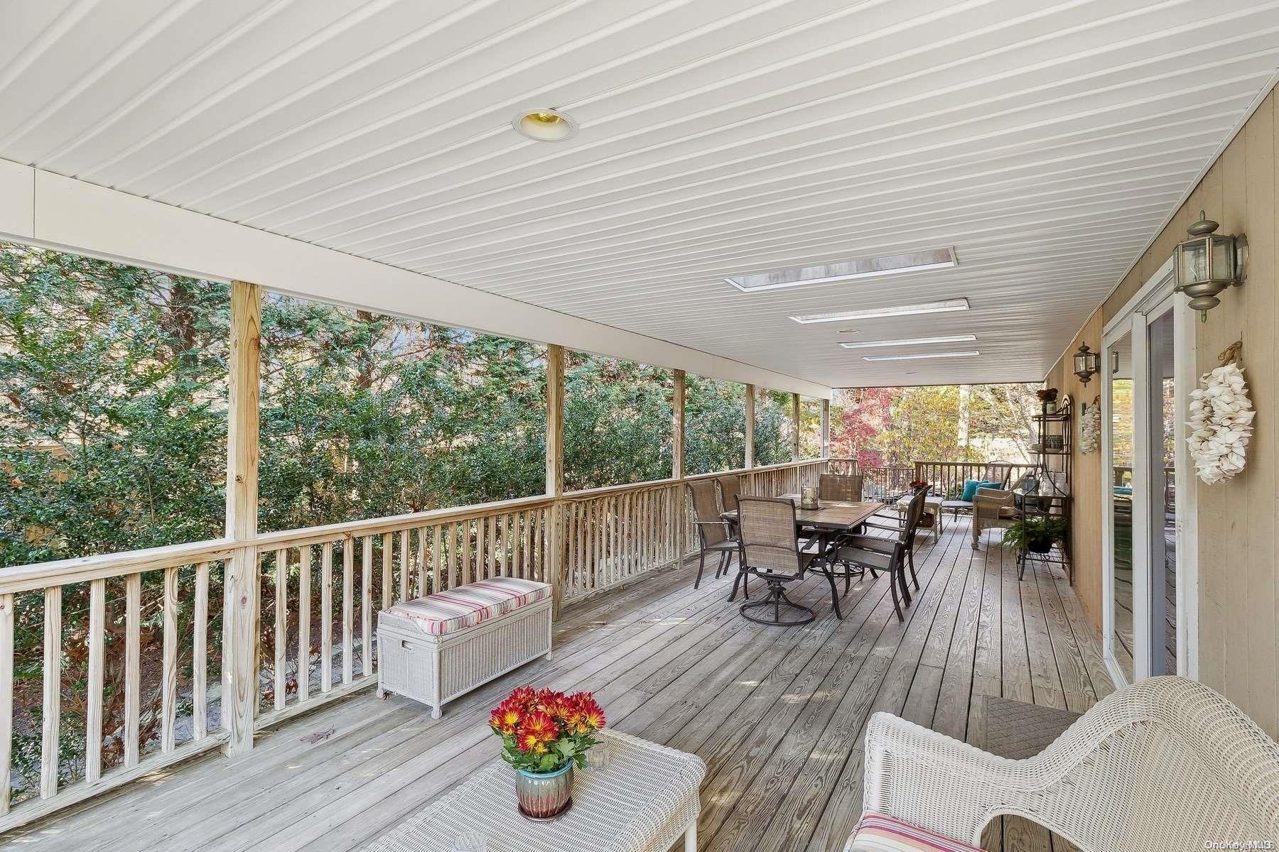 24 Fort Pond Boulevard