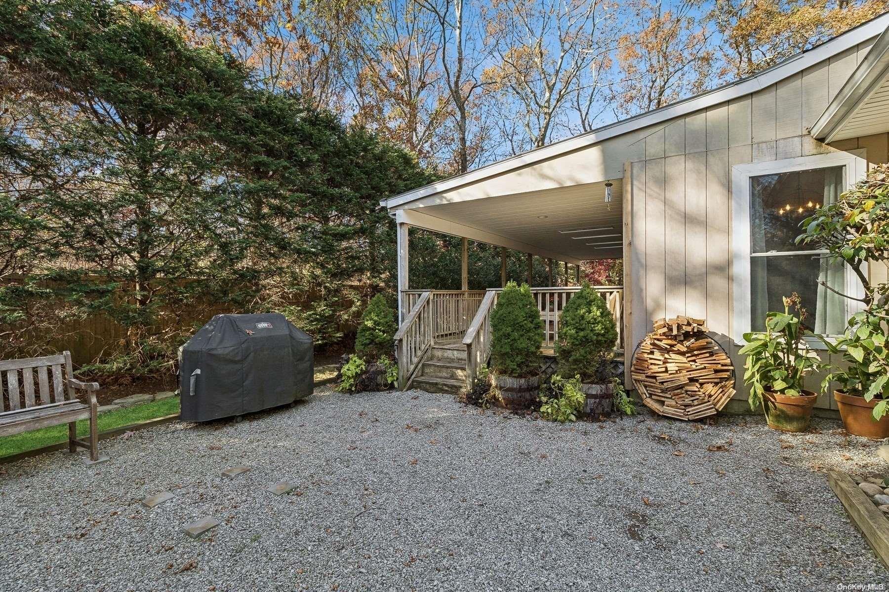 24 Fort Pond Boulevard
