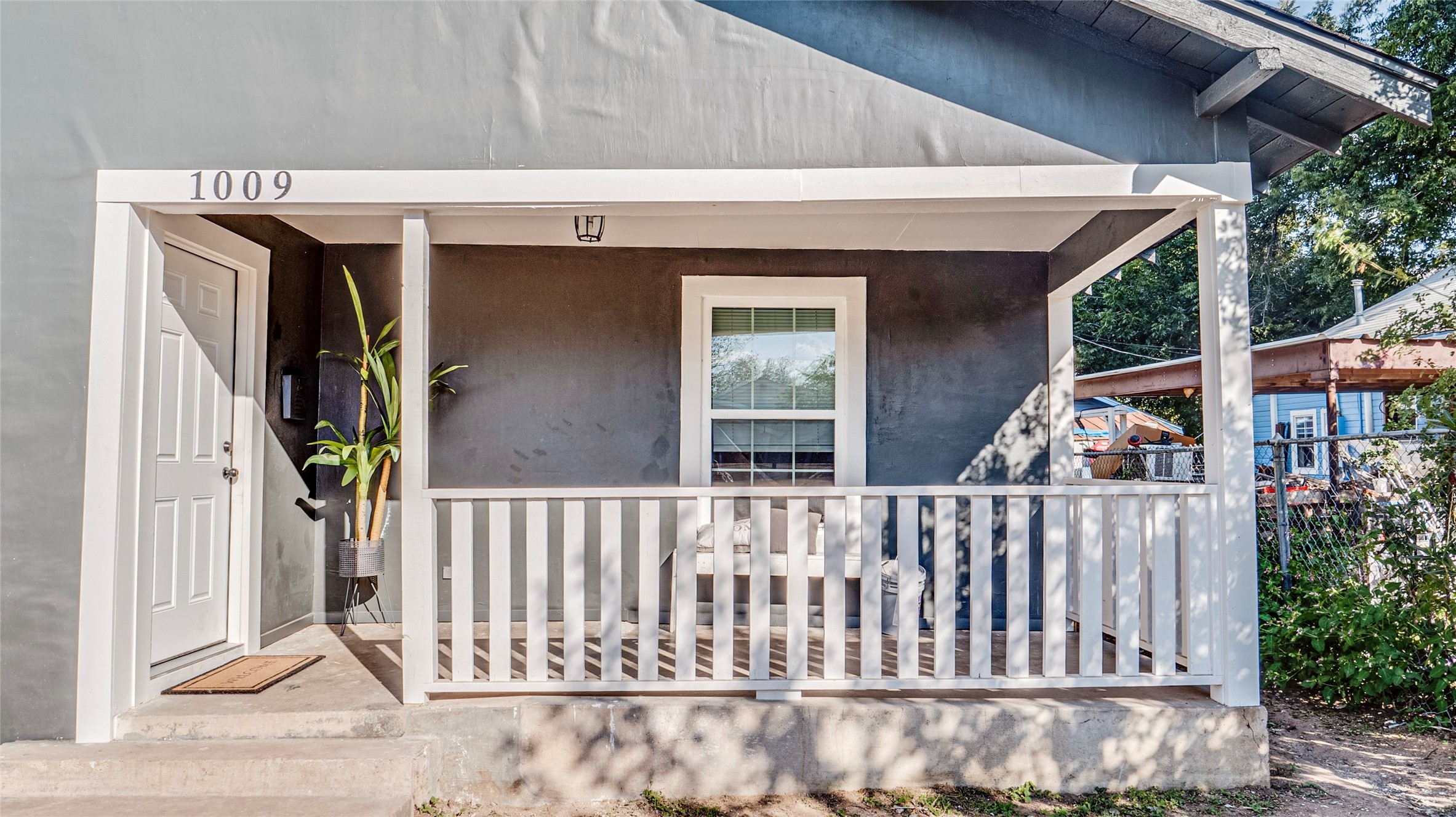 1009 Poplar Street