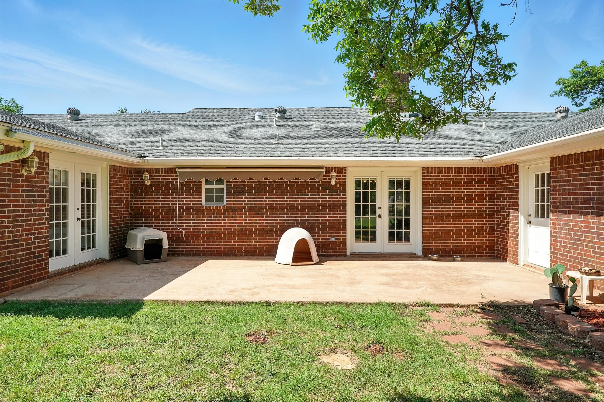 233 Country Place S