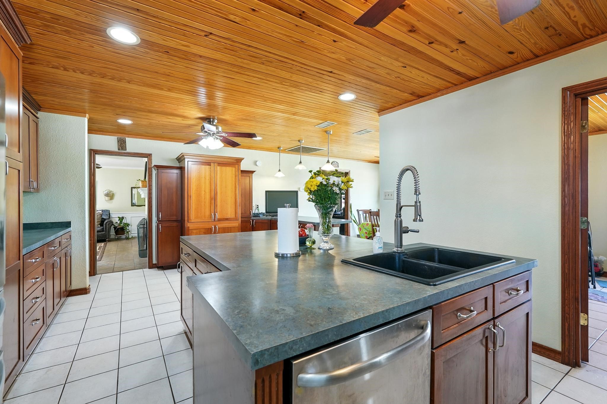 233 Country Place S