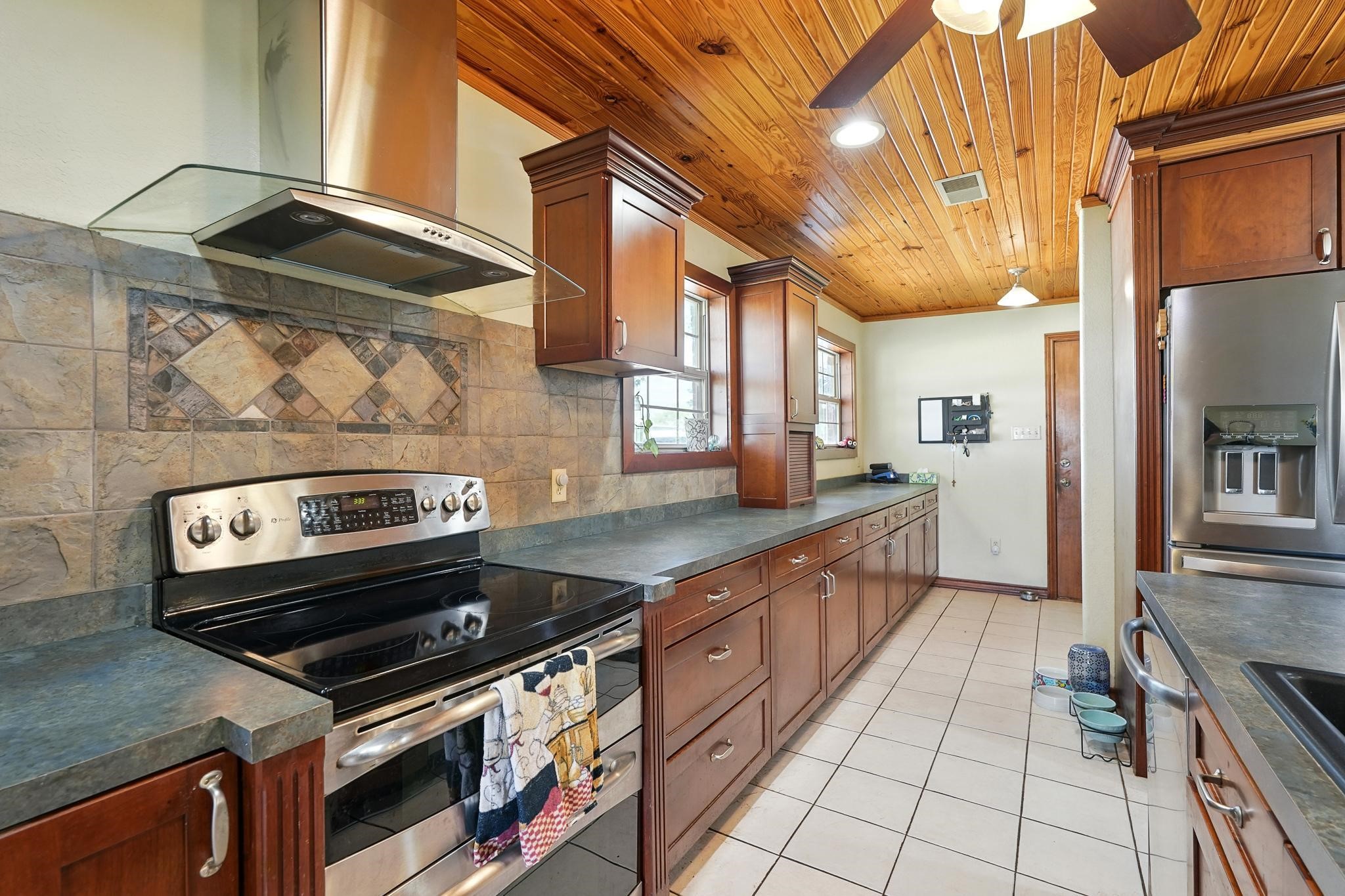 233 Country Place S