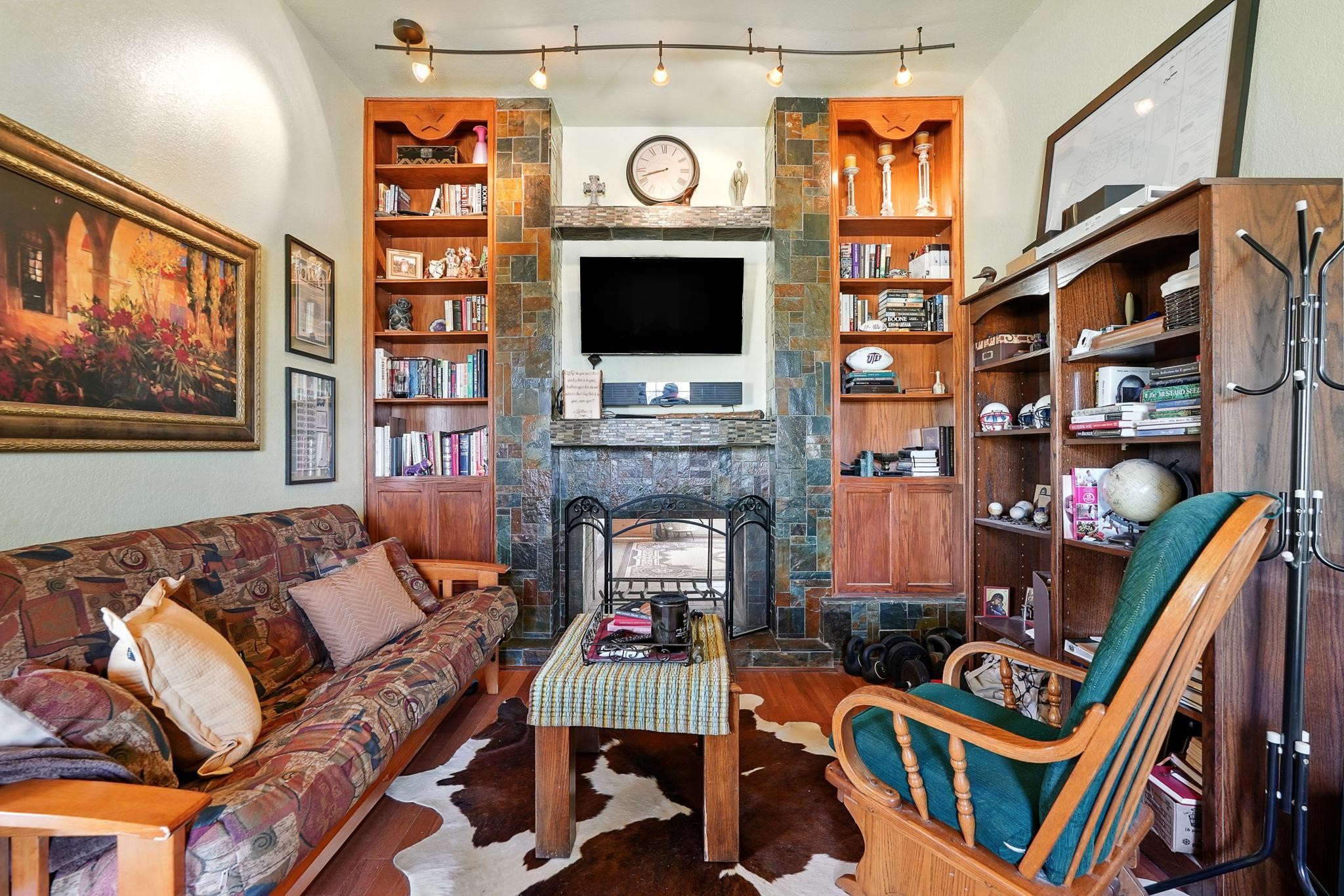 233 Country Place S