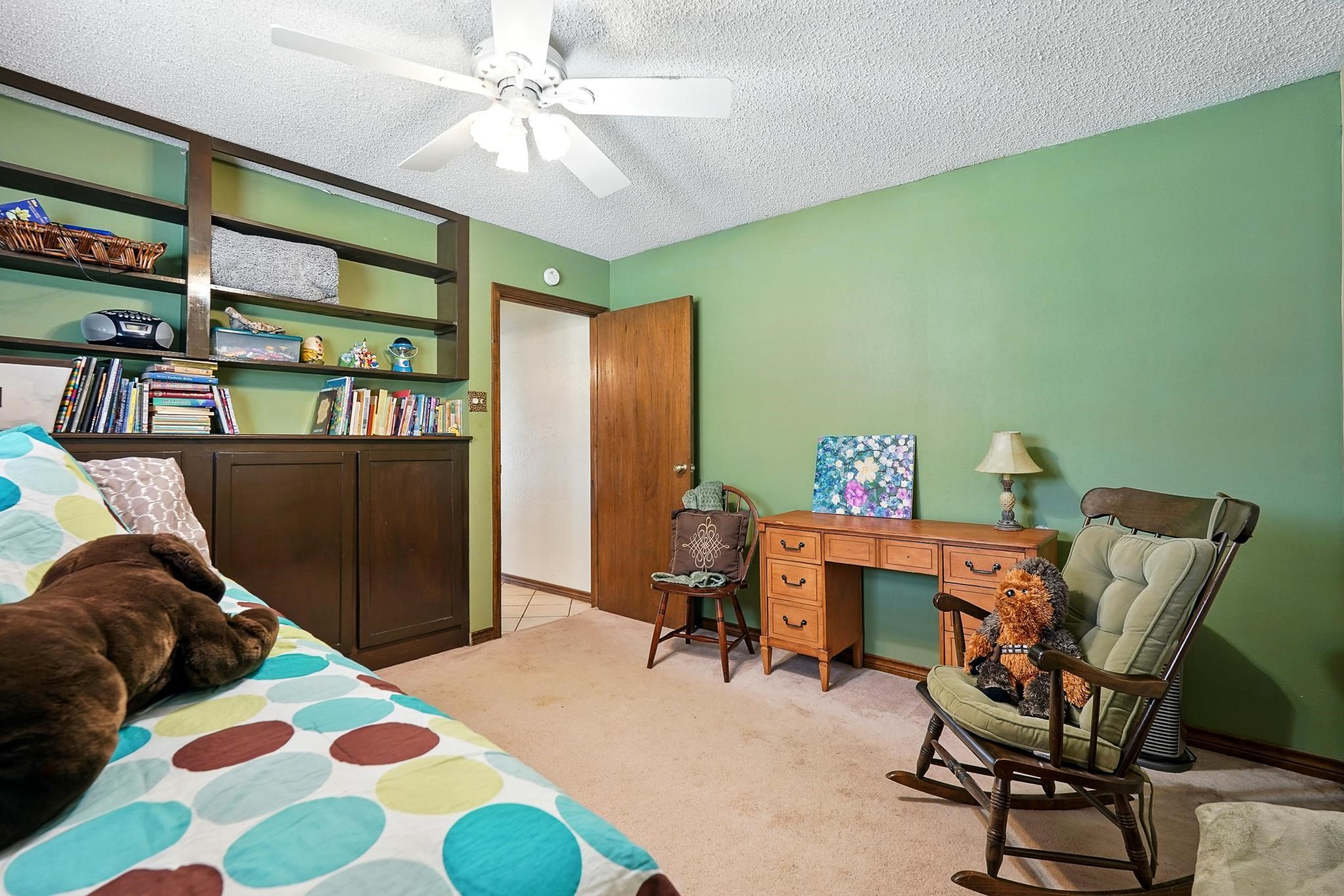 233 Country Place S