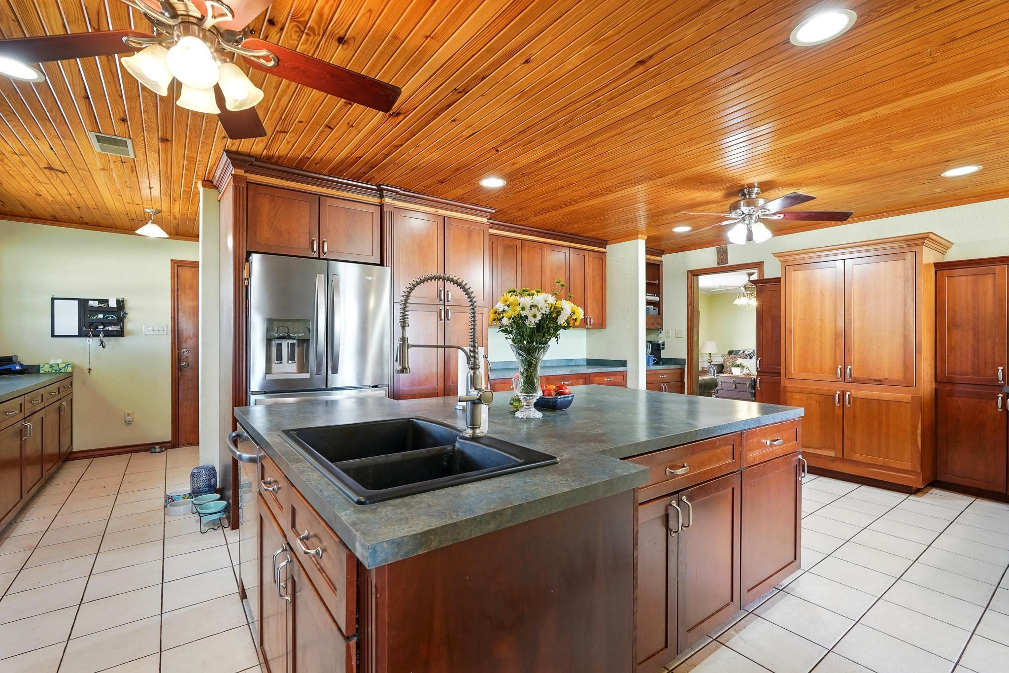 233 Country Place S