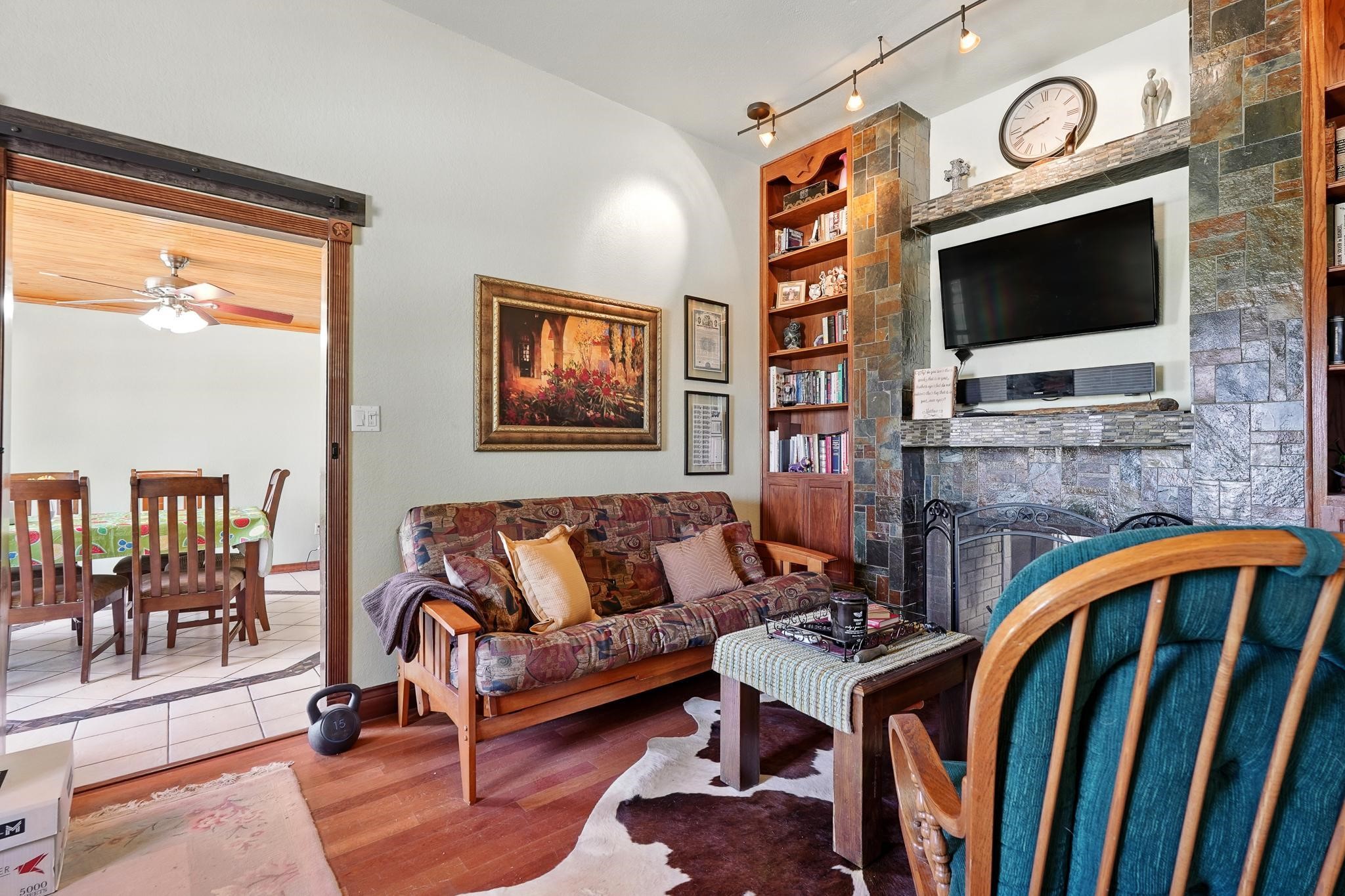 233 Country Place S