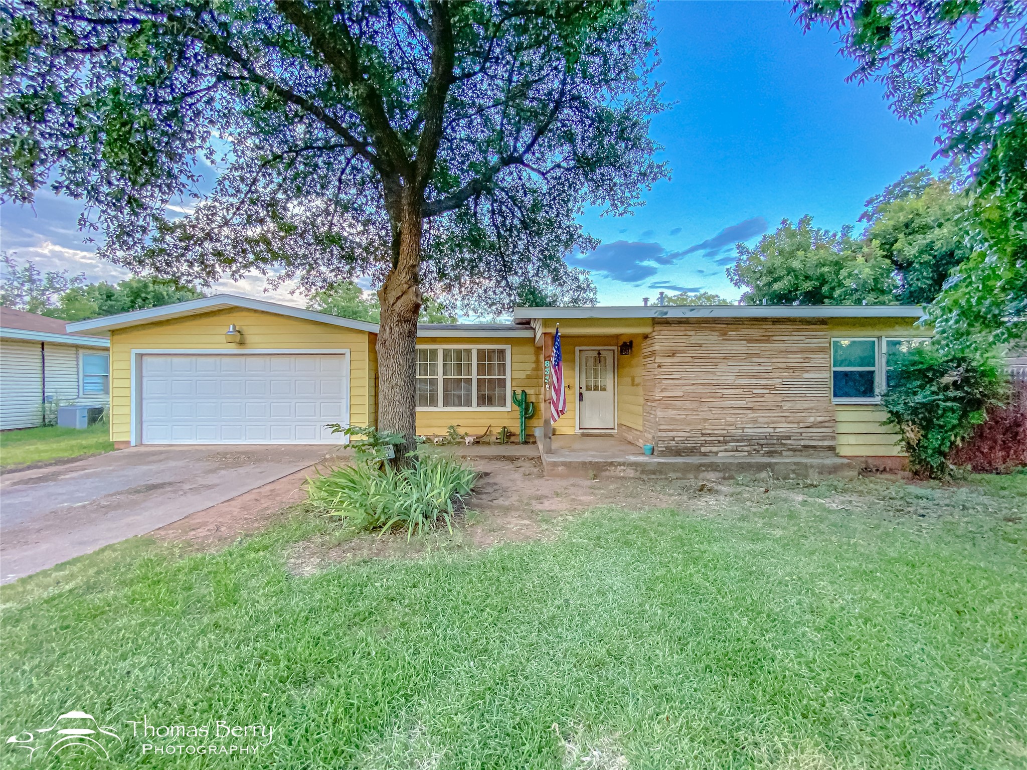 833 Amherst Drive