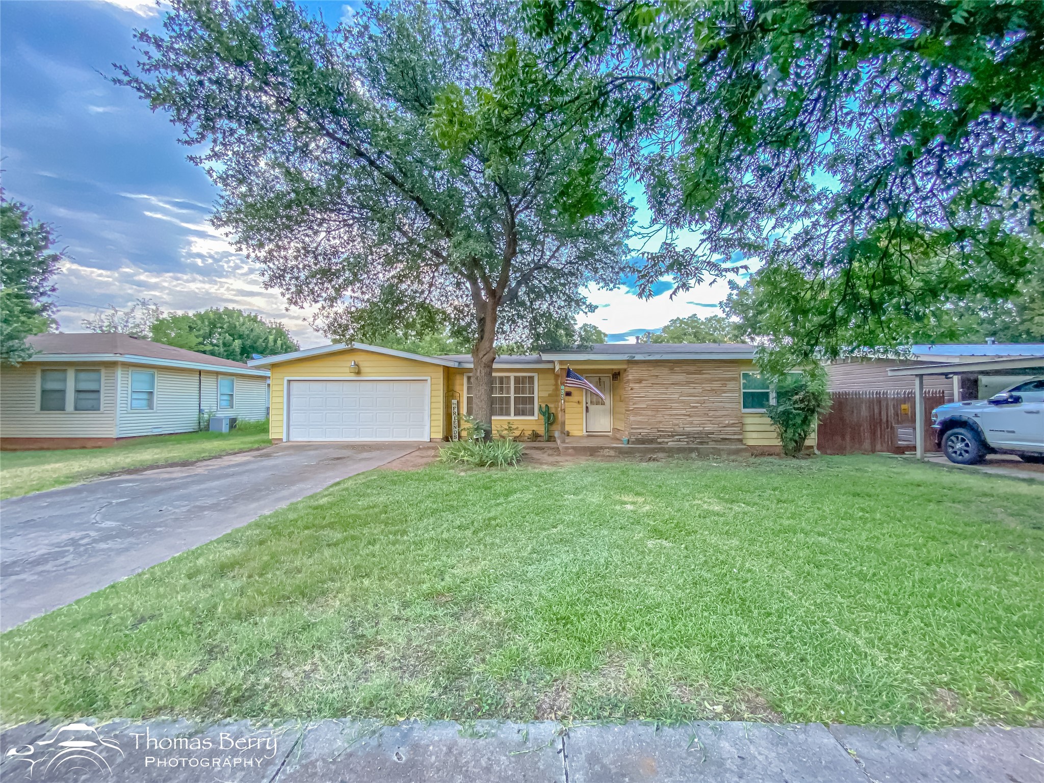 833 Amherst Drive