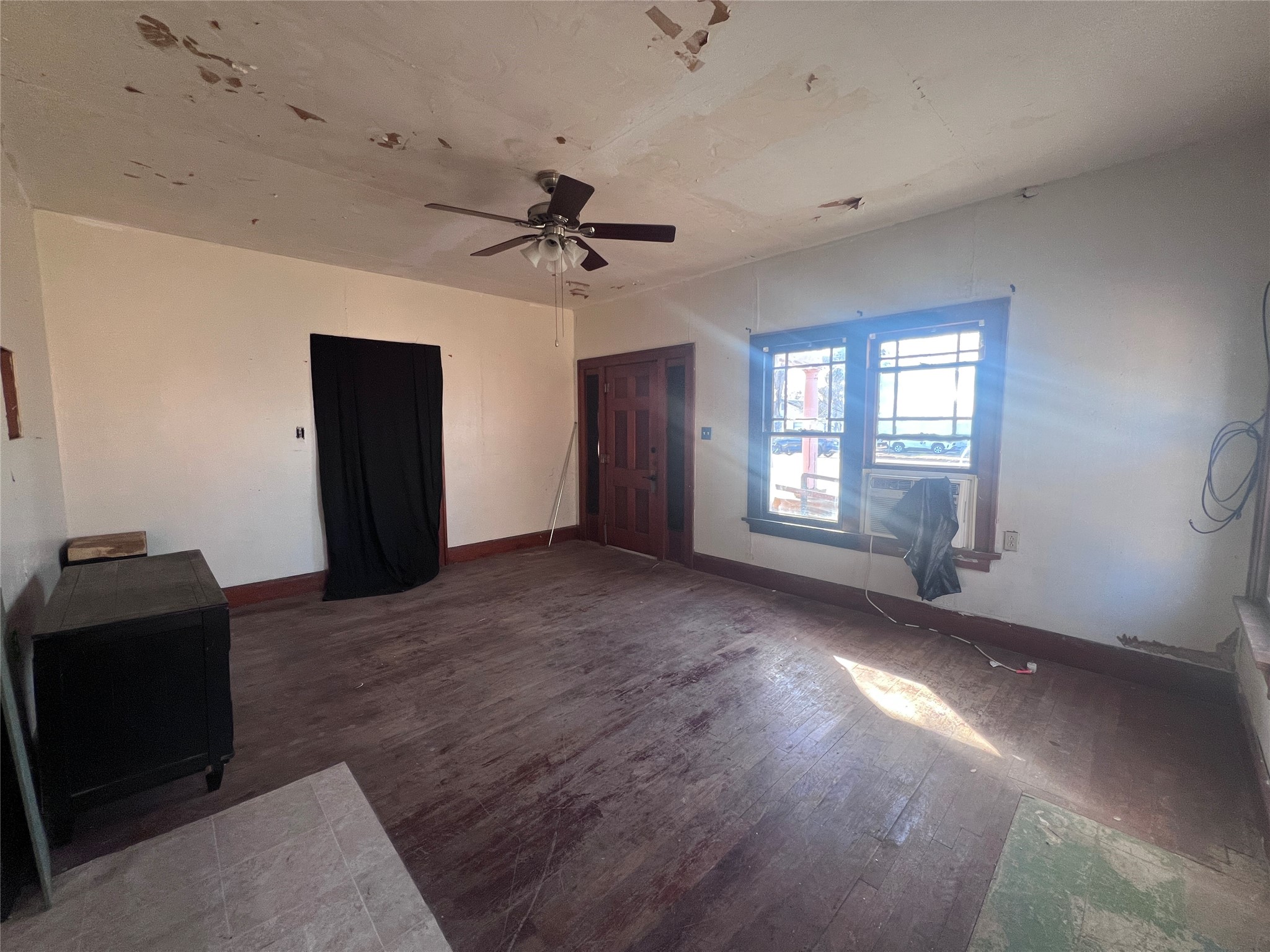 407 Commercial Avenue