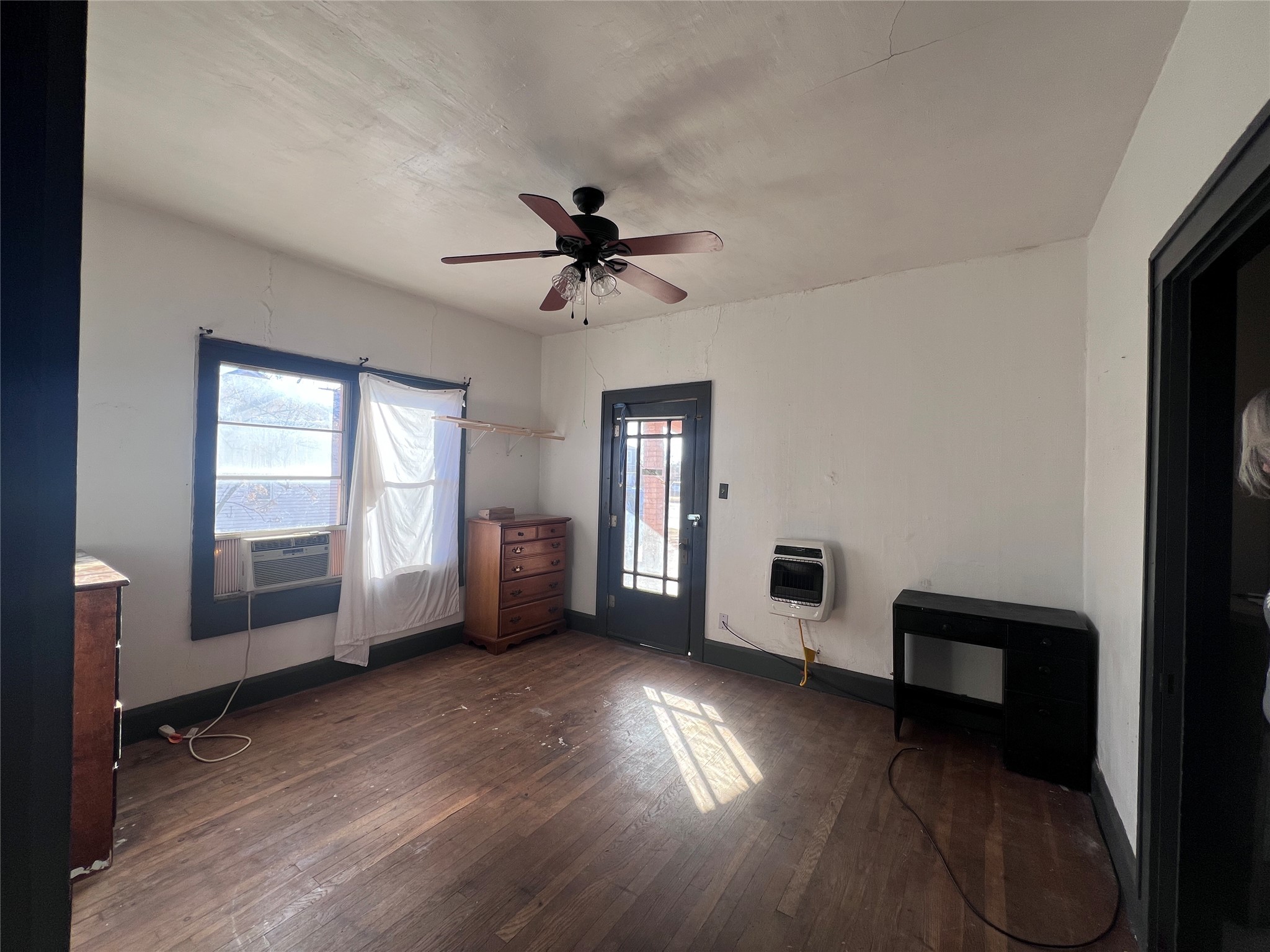 407 Commercial Avenue