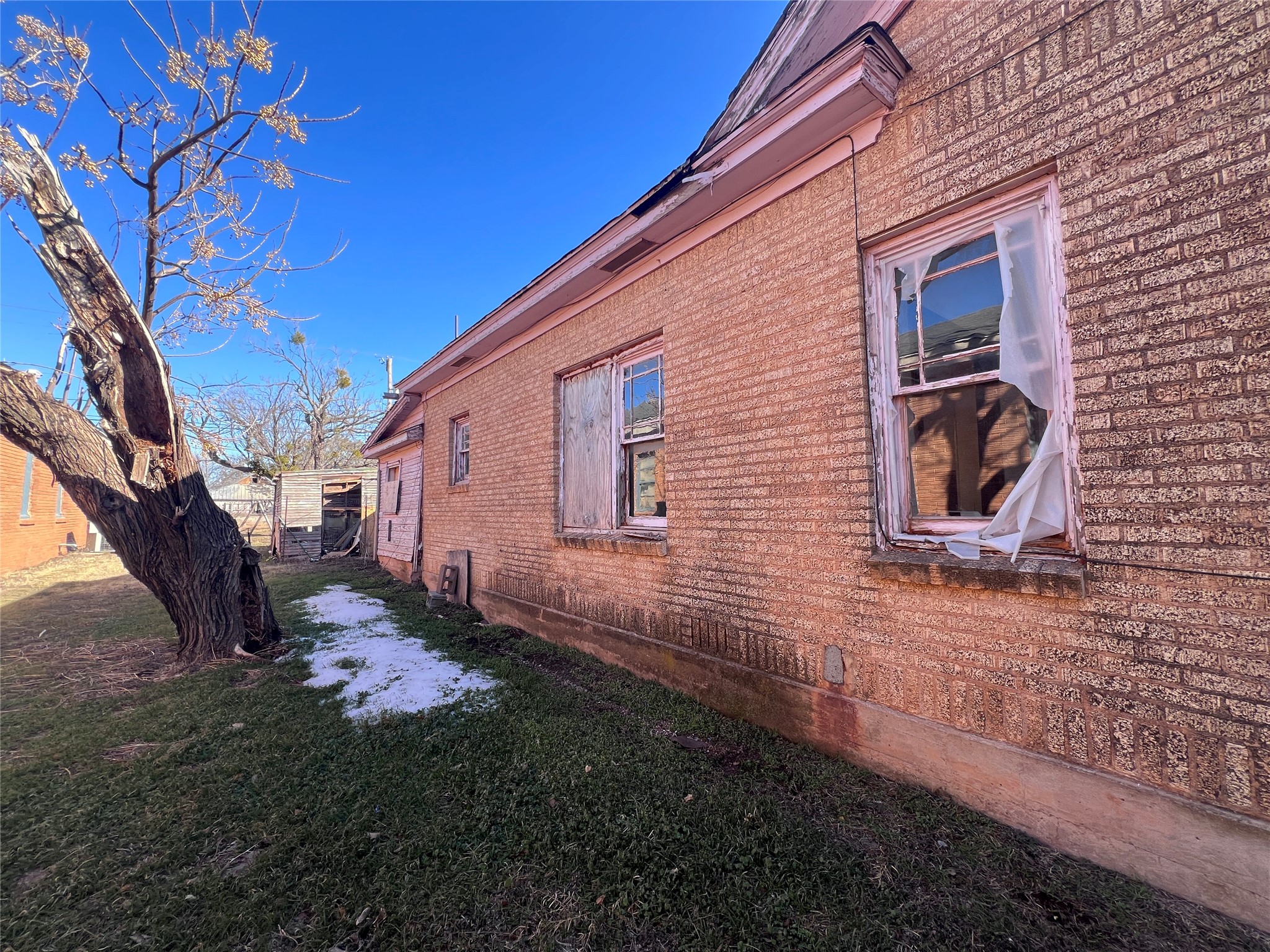 407 Commercial Avenue