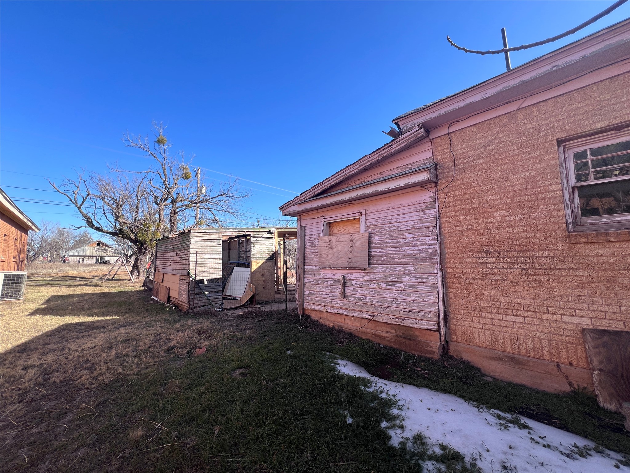 407 Commercial Avenue