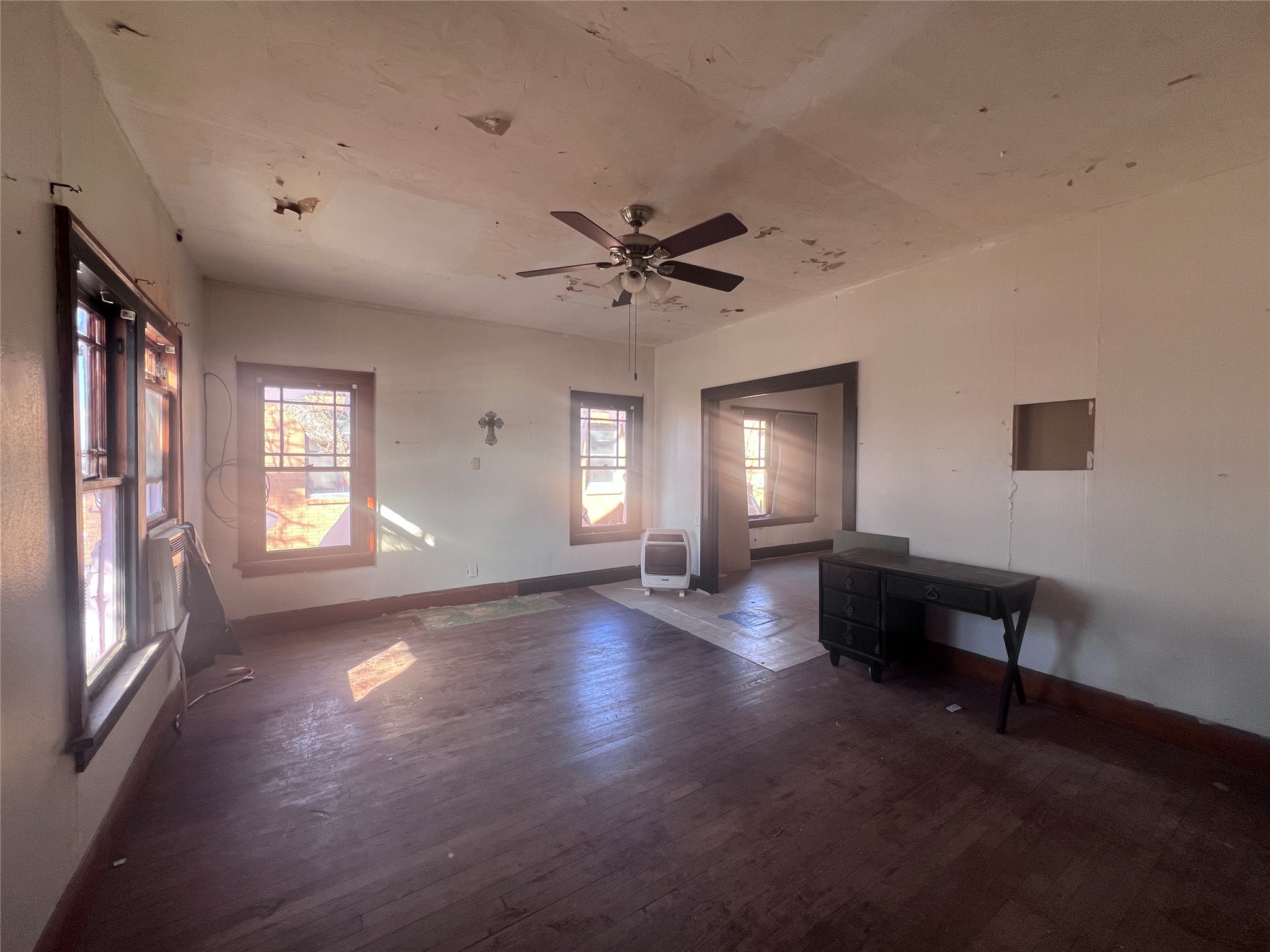 407 Commercial Avenue