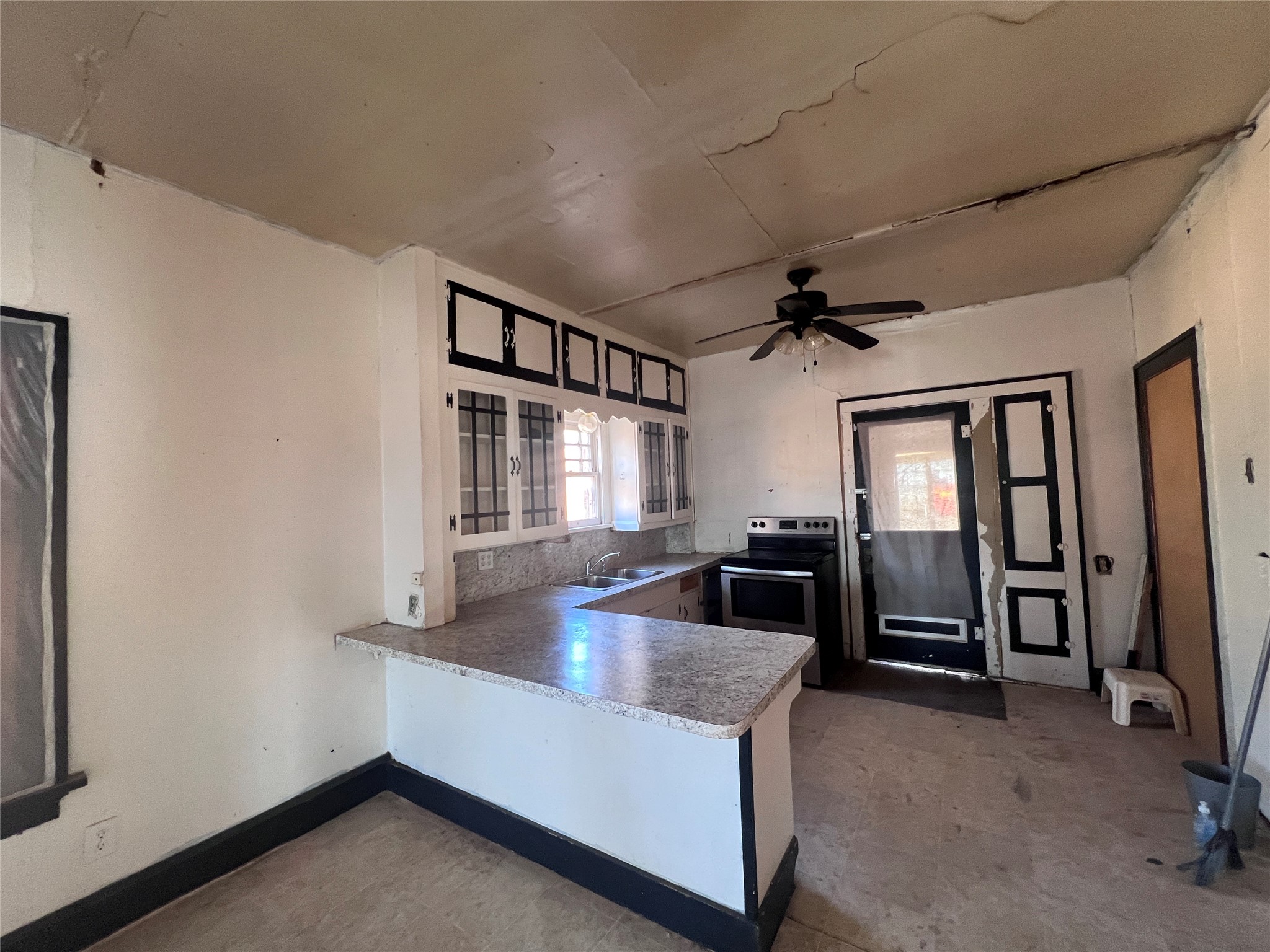 407 Commercial Avenue