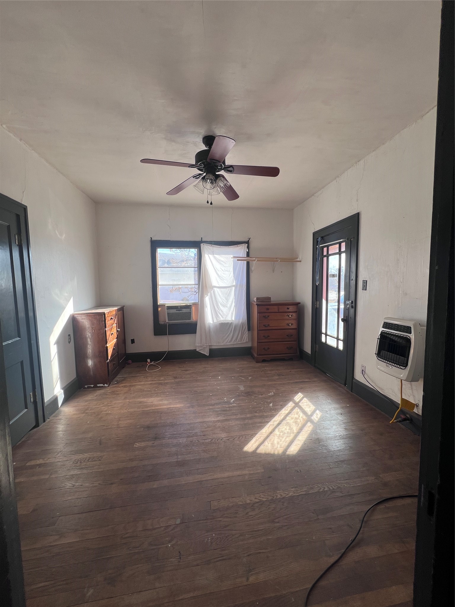 407 Commercial Avenue