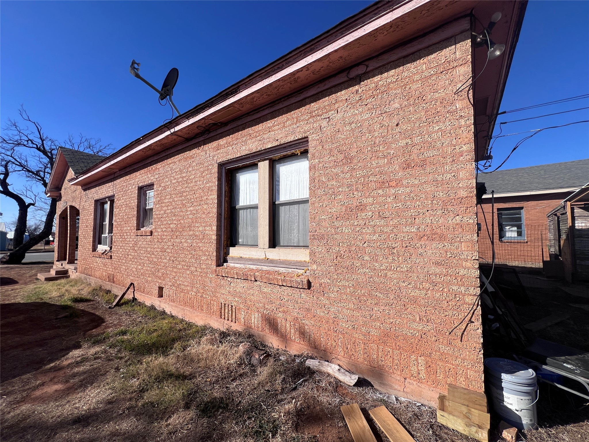 407 Commercial Avenue