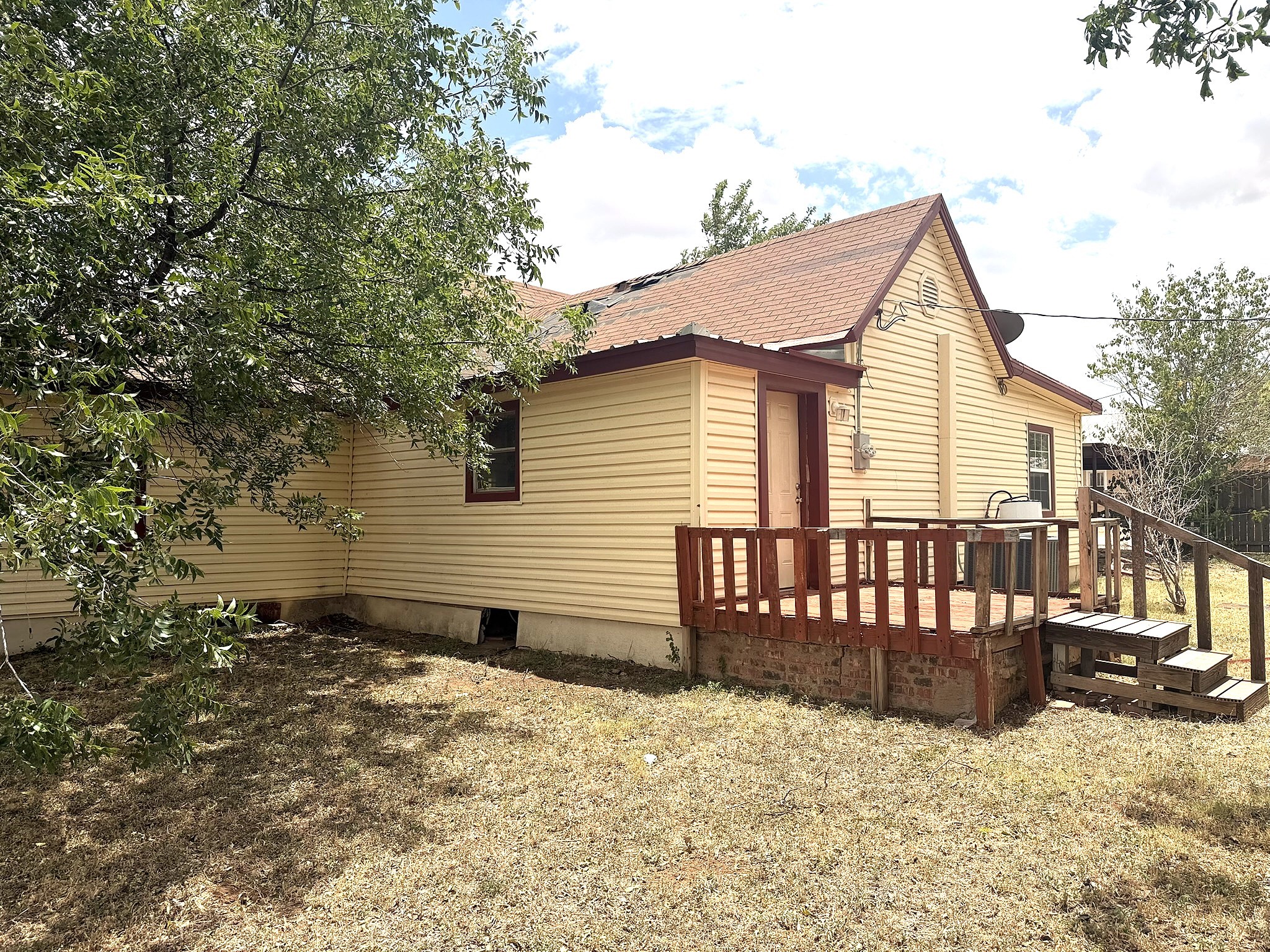 601 Edwards
