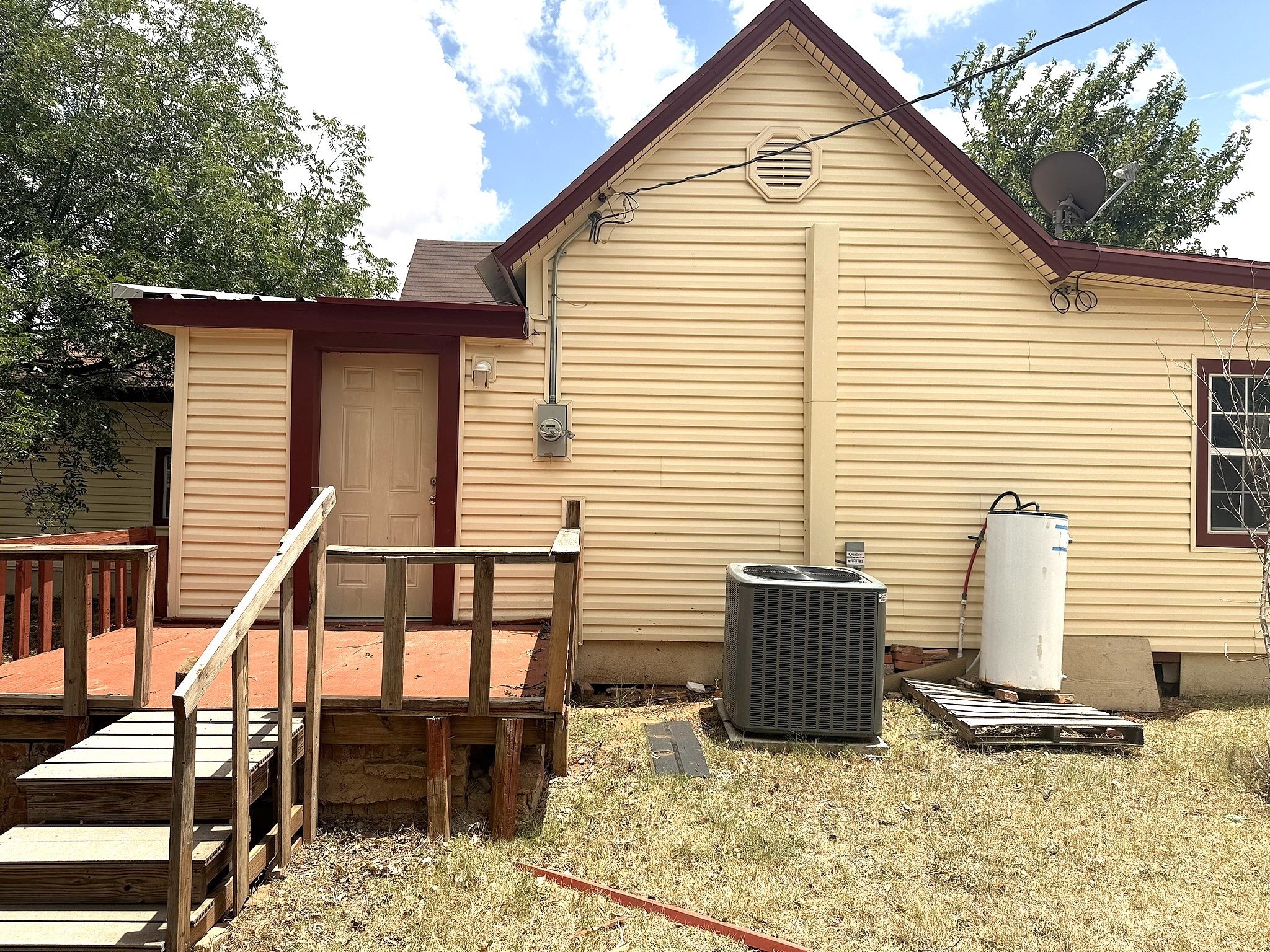 601 Edwards