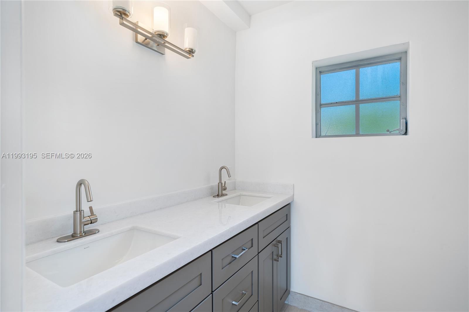 7531 Beachview Dr