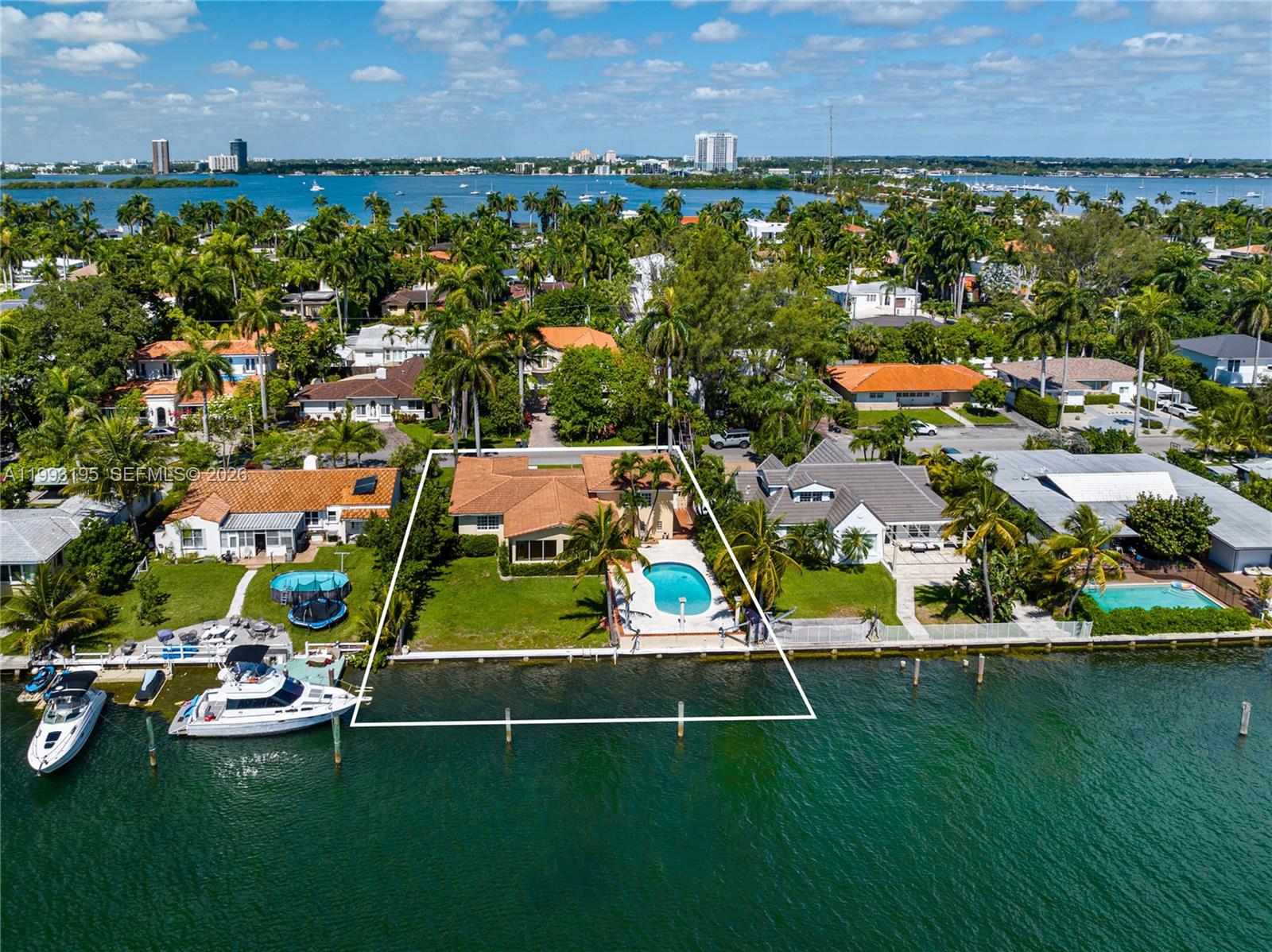 7531 Beachview Dr