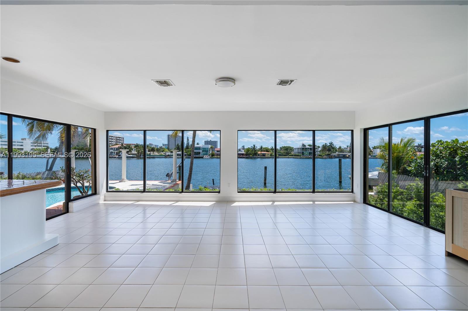 7531 Beachview Dr