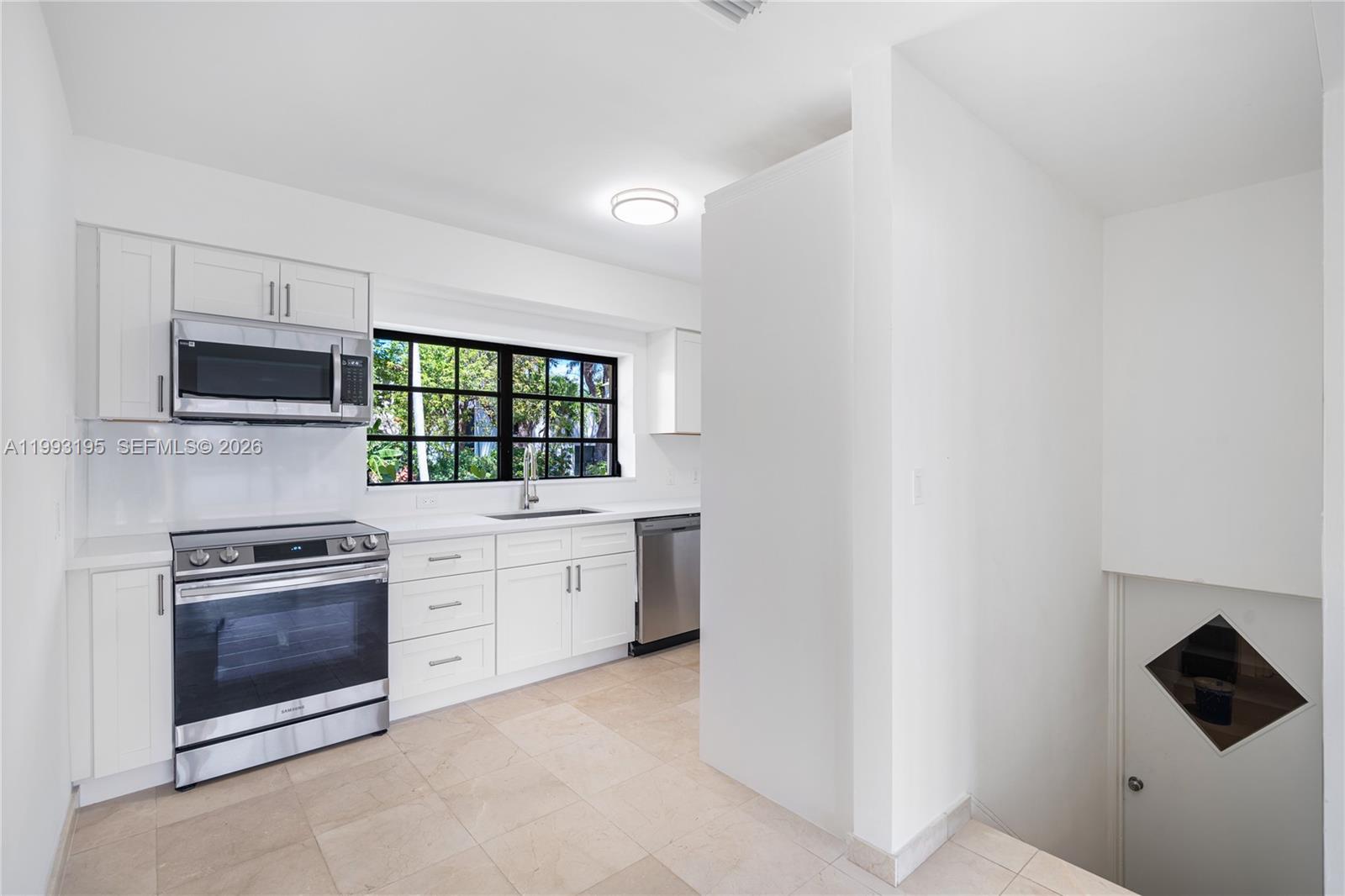 7531 Beachview Dr