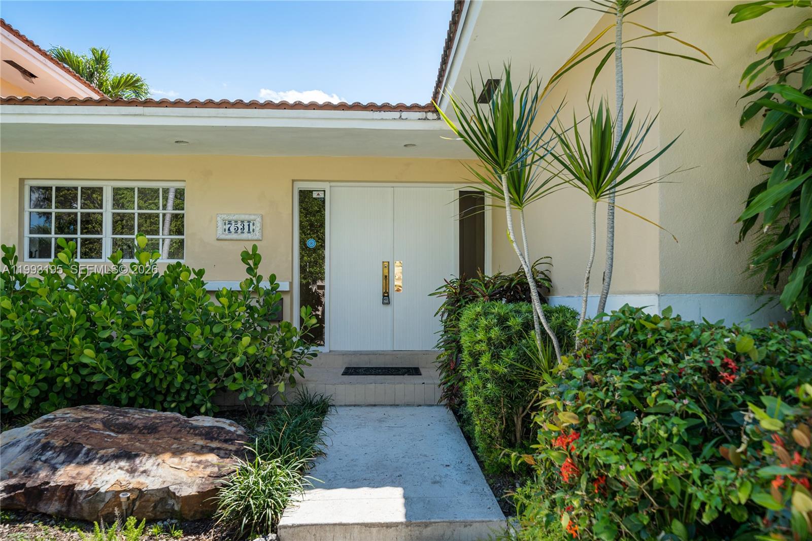 7531 Beachview Dr