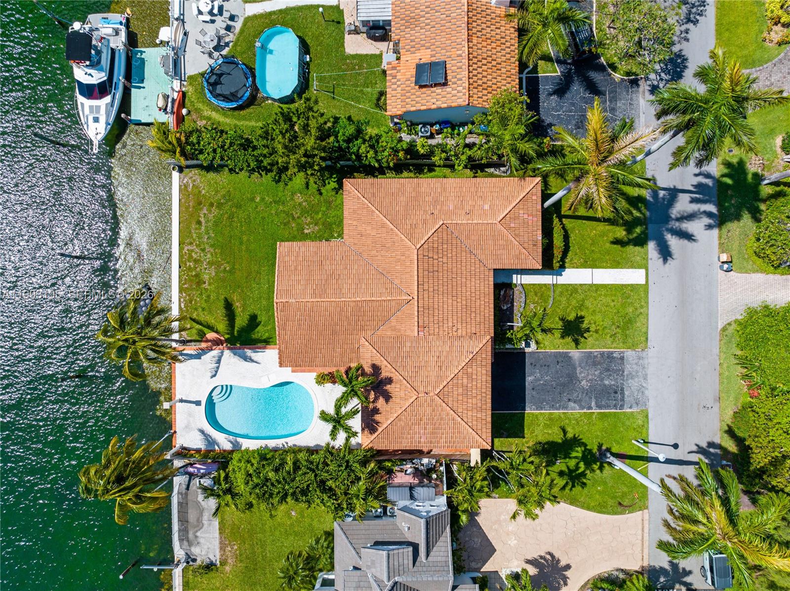 7531 Beachview Dr