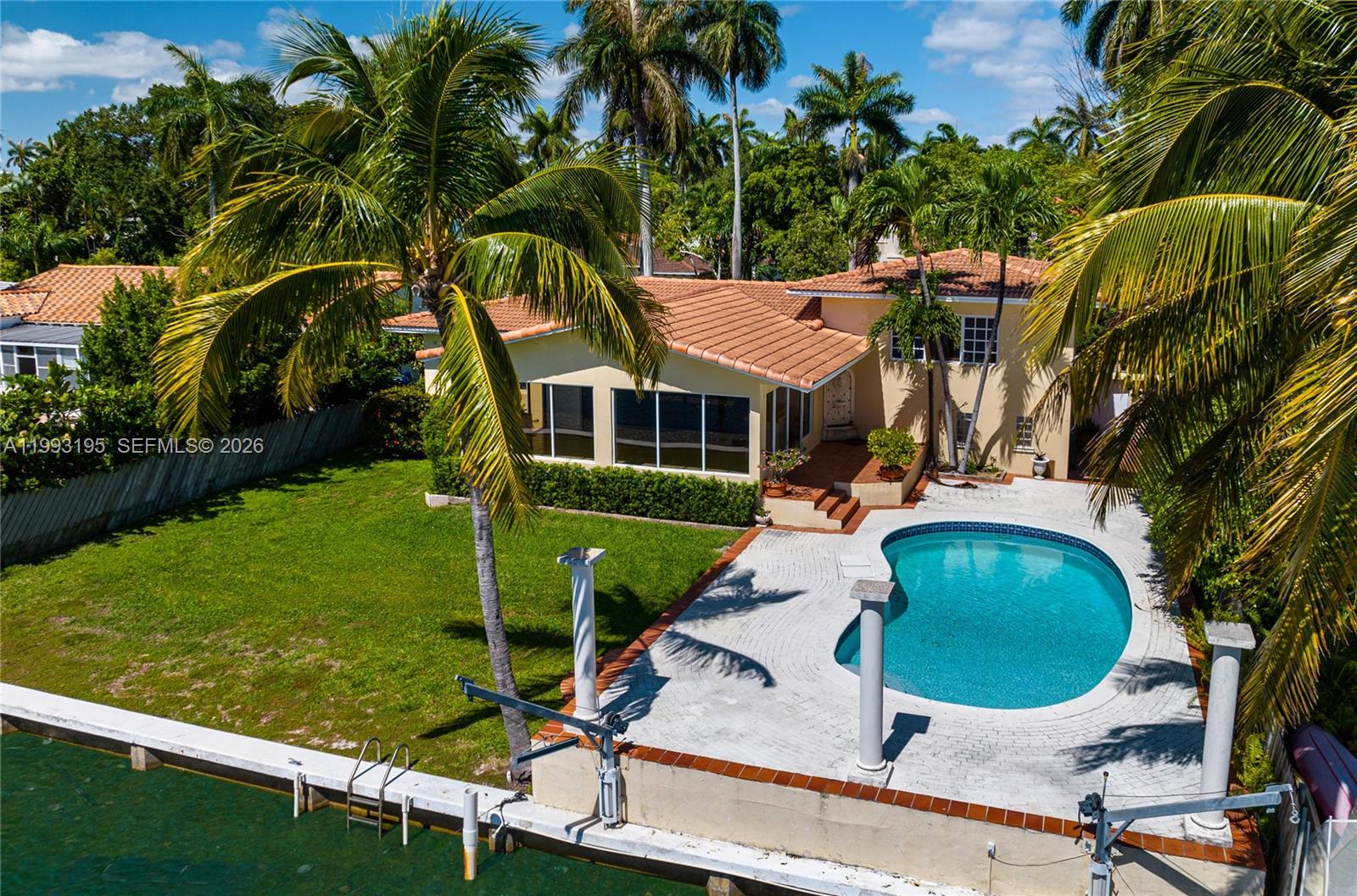 7531 Beachview Dr