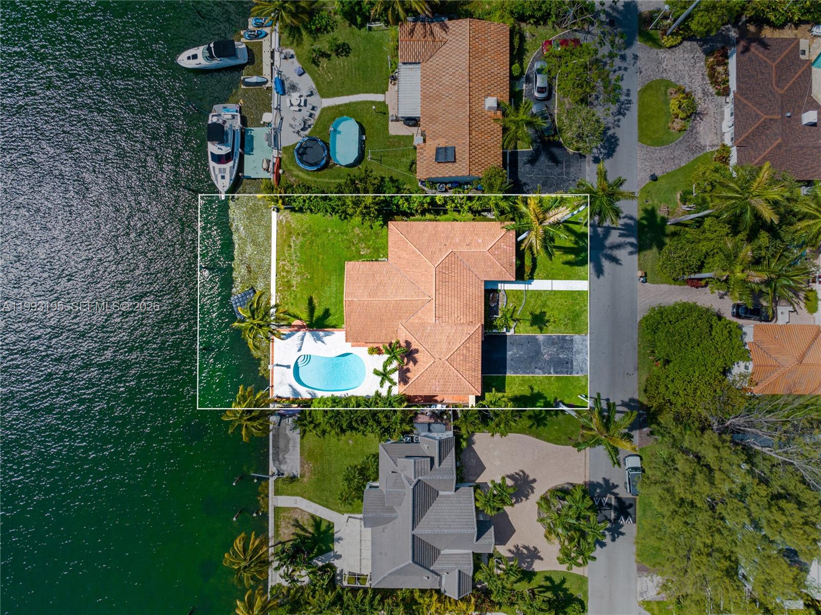 7531 Beachview Dr