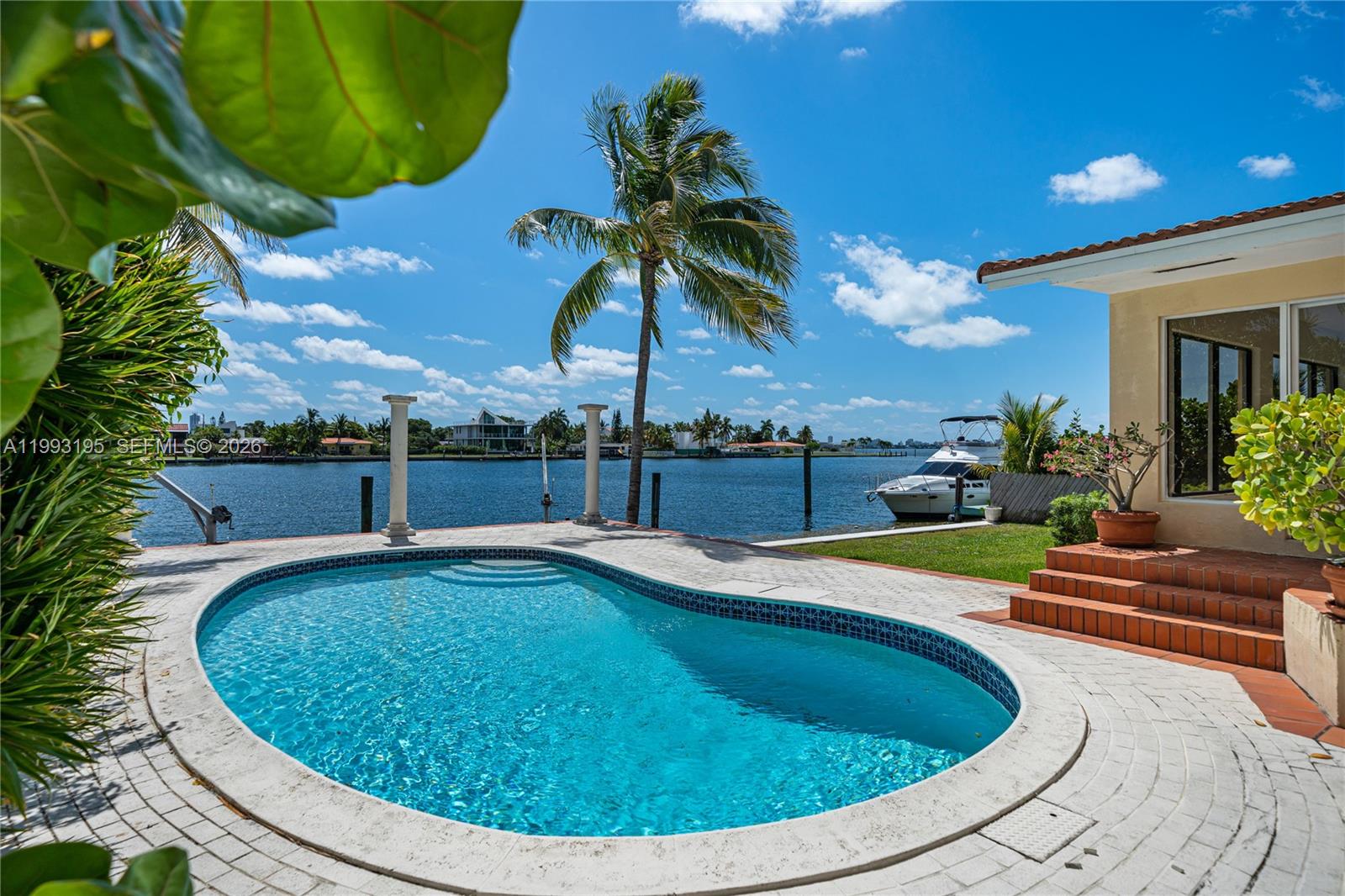 7531 Beachview Dr