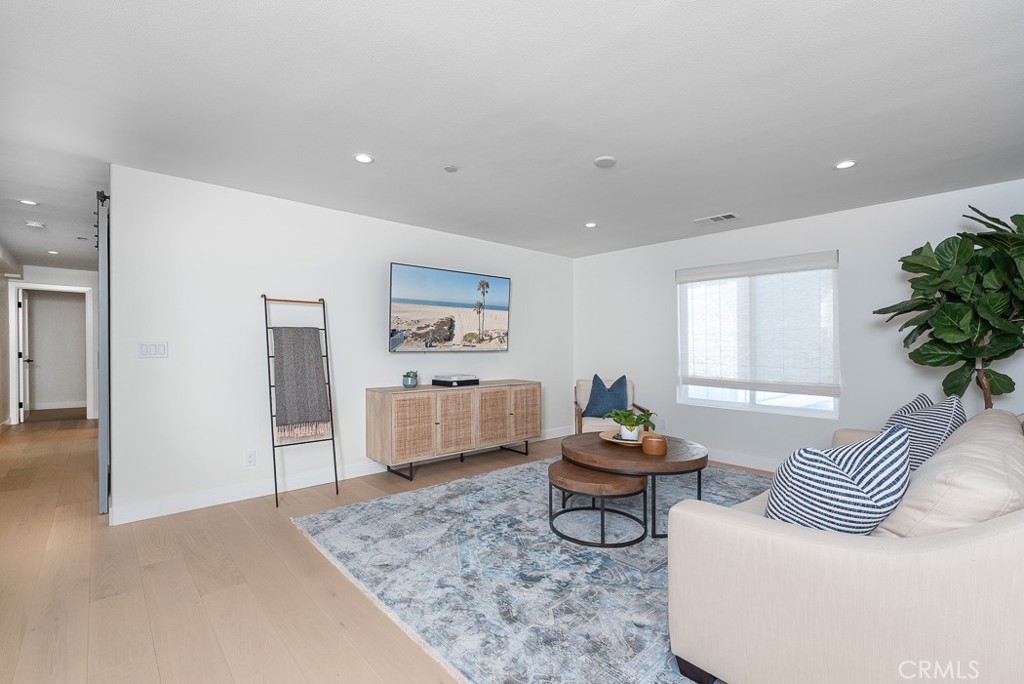 947 Balboa Boulevard W