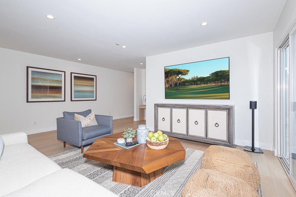 947 Balboa Boulevard W