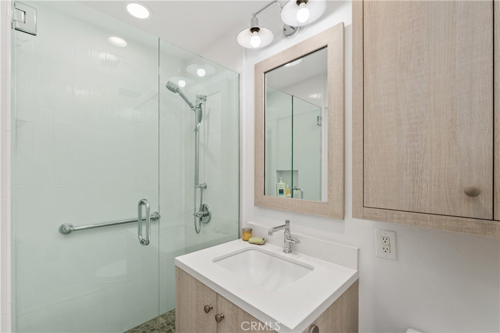 404 Loma Unit: C