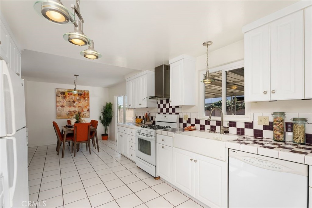 15752 Hummingbird Lane