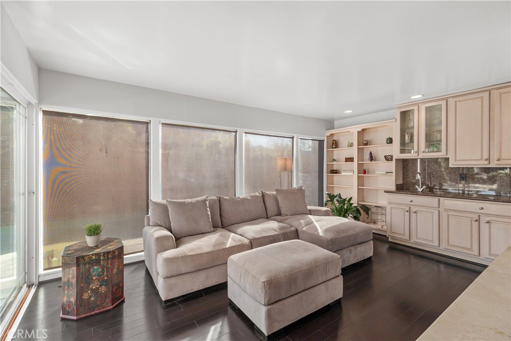 3942 Finisterre Drive