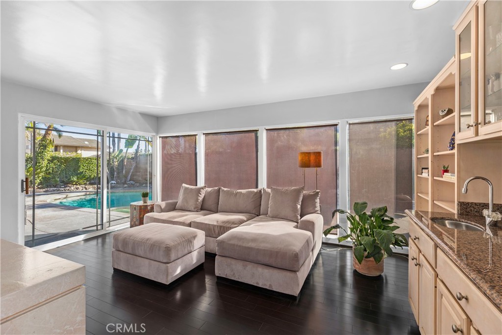 3942 Finisterre Drive