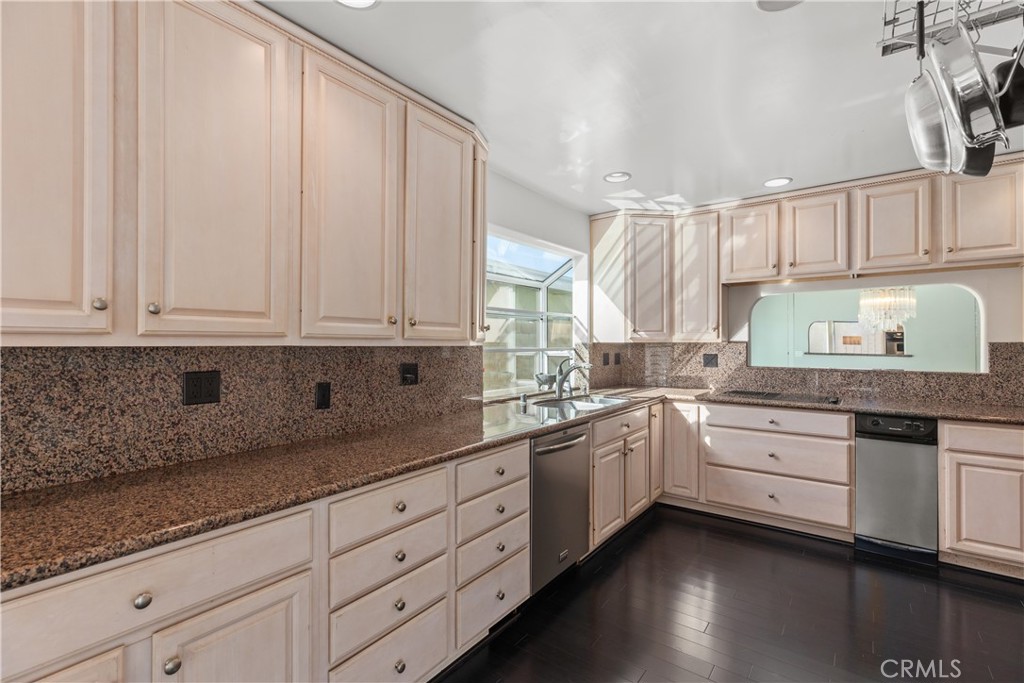 3942 Finisterre Drive