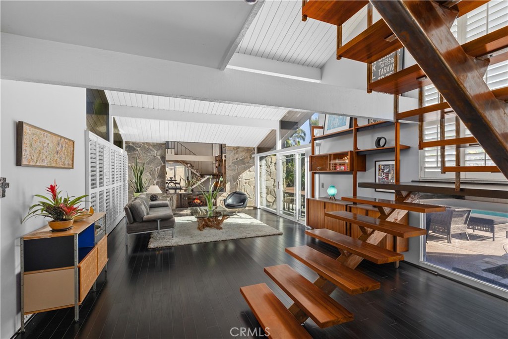 3942 Finisterre Drive