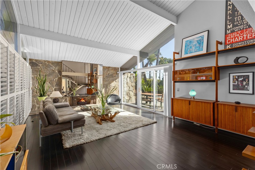 3942 Finisterre Drive