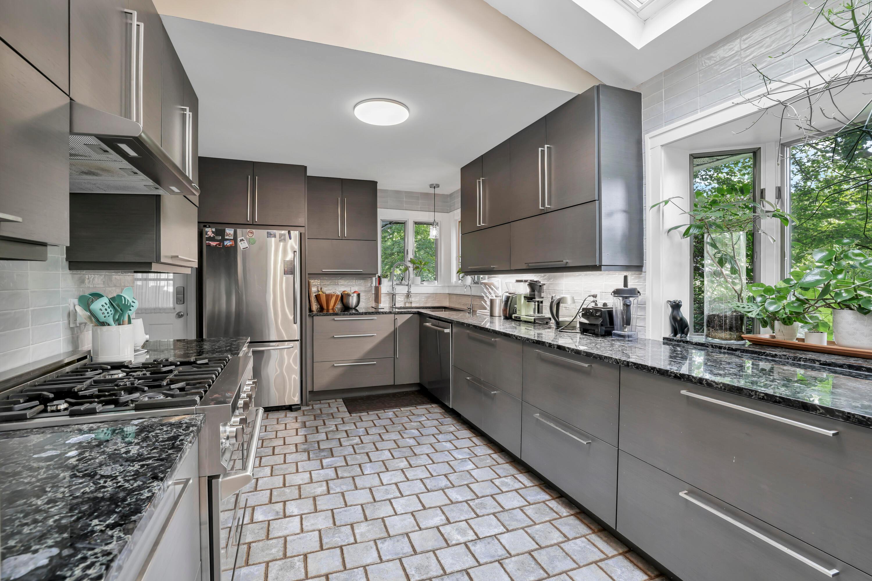 5904 Beechview Drive E