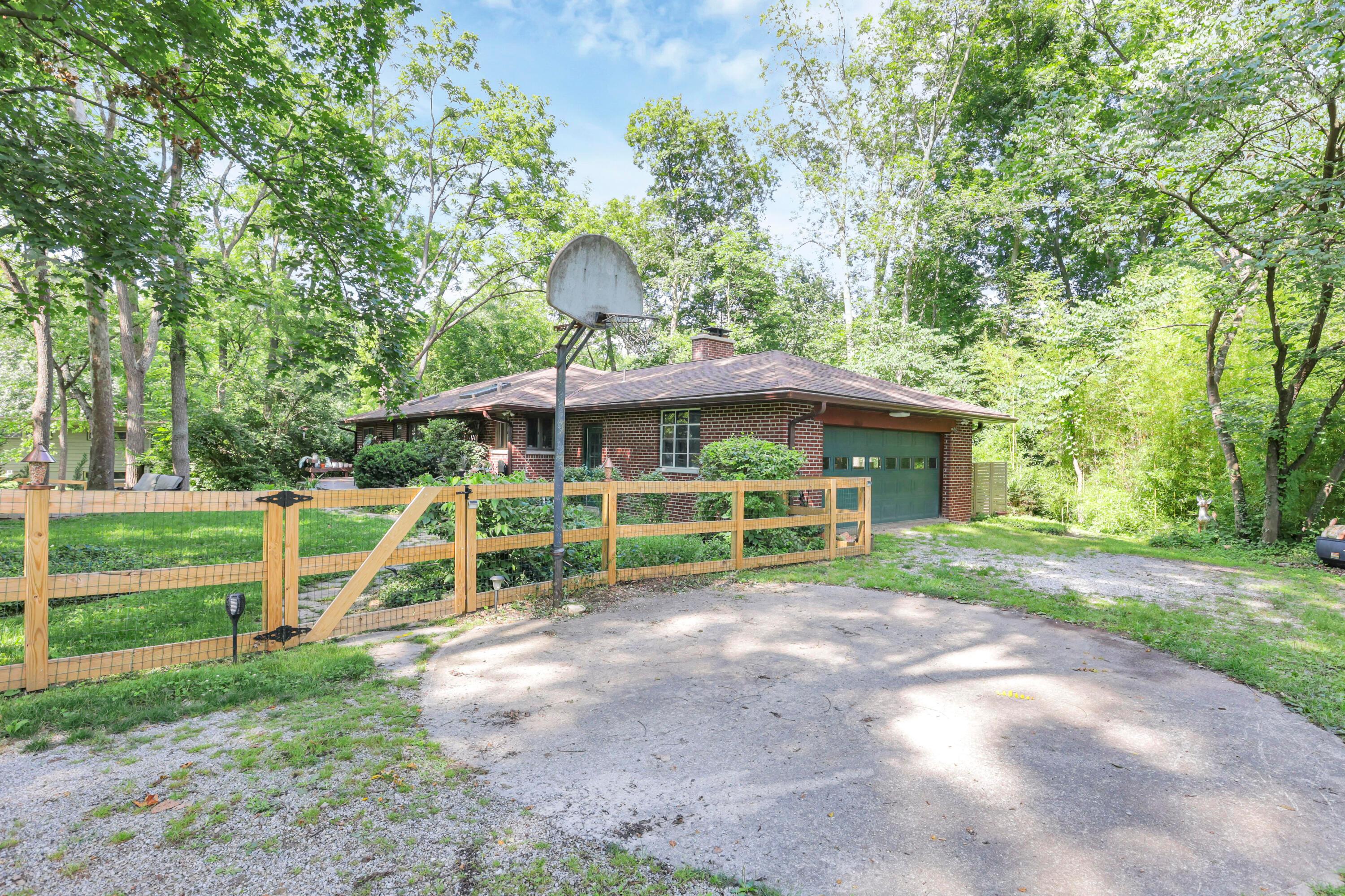 5904 Beechview Drive E