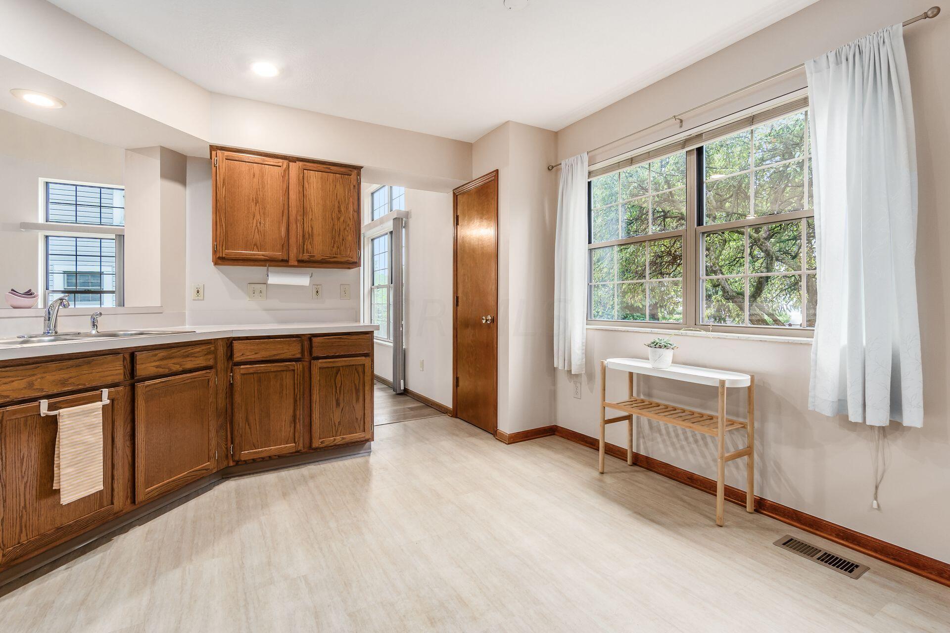 3741 Pleasantbrook Drive