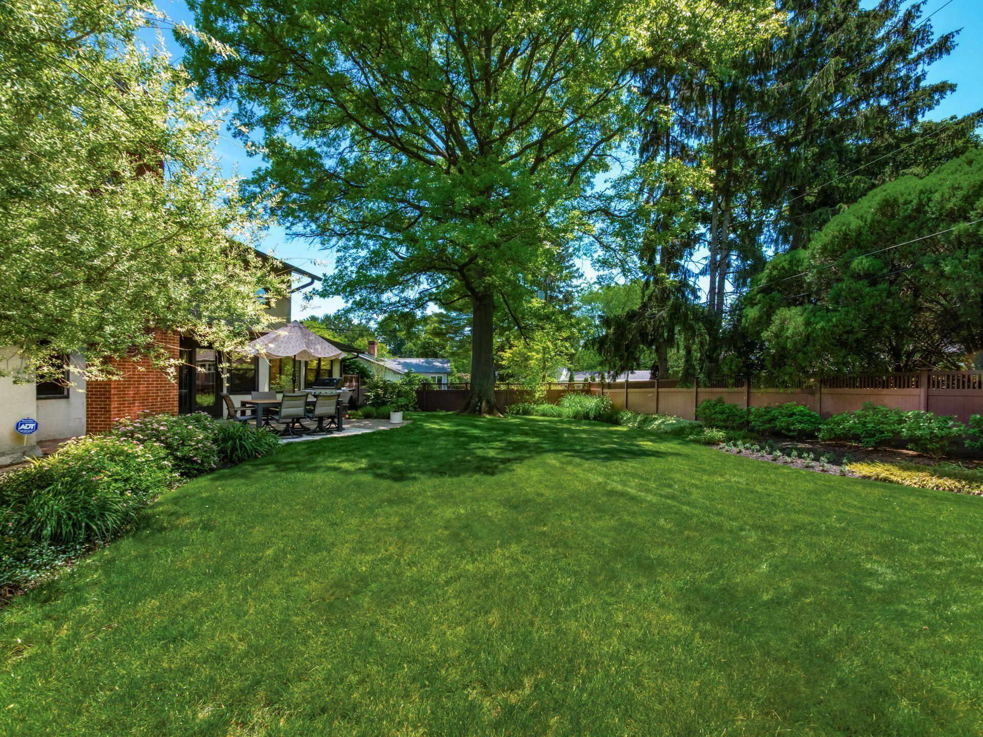 711 Lauraland Drive S