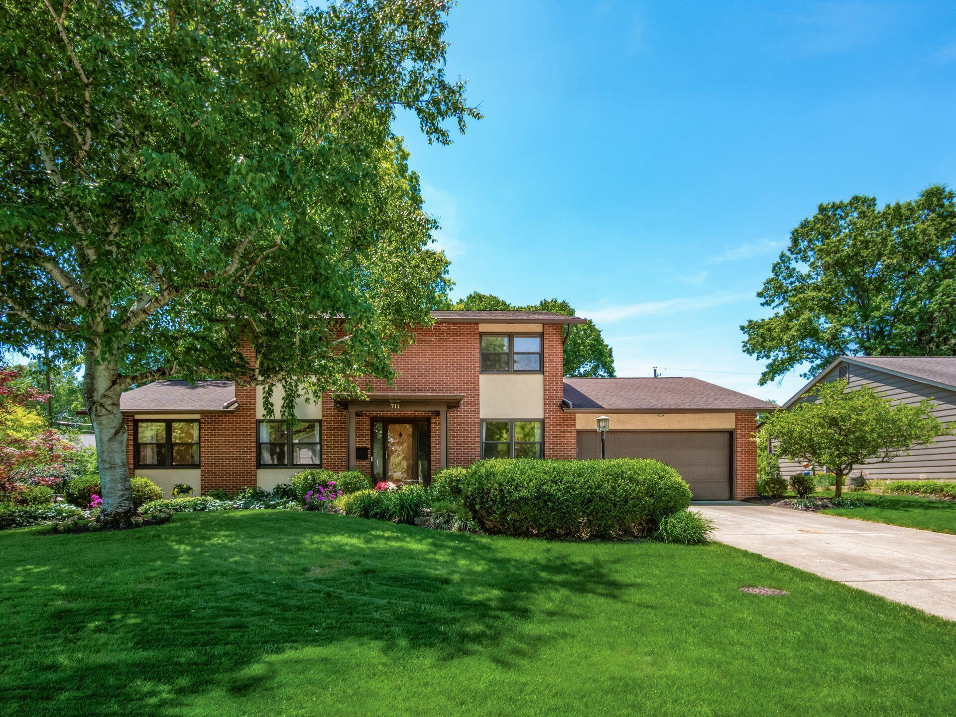 711 Lauraland Drive S