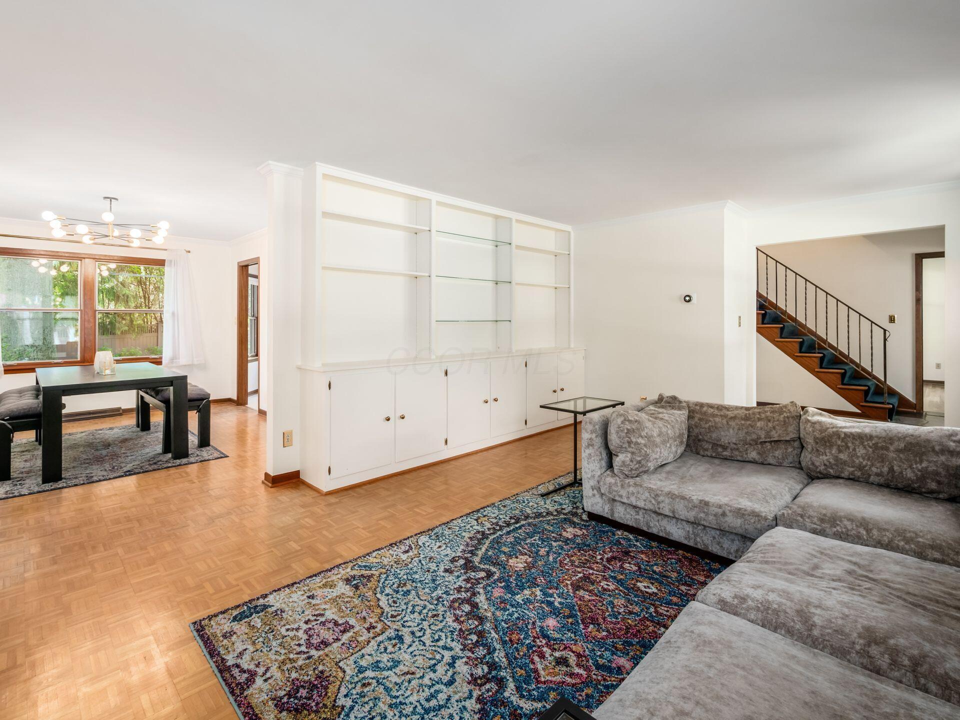 711 Lauraland Drive S