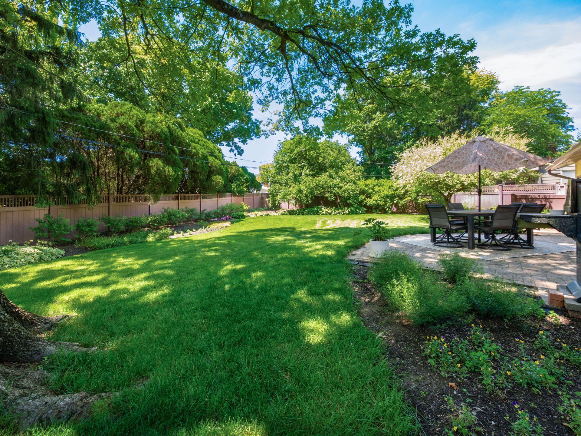 711 Lauraland Drive S