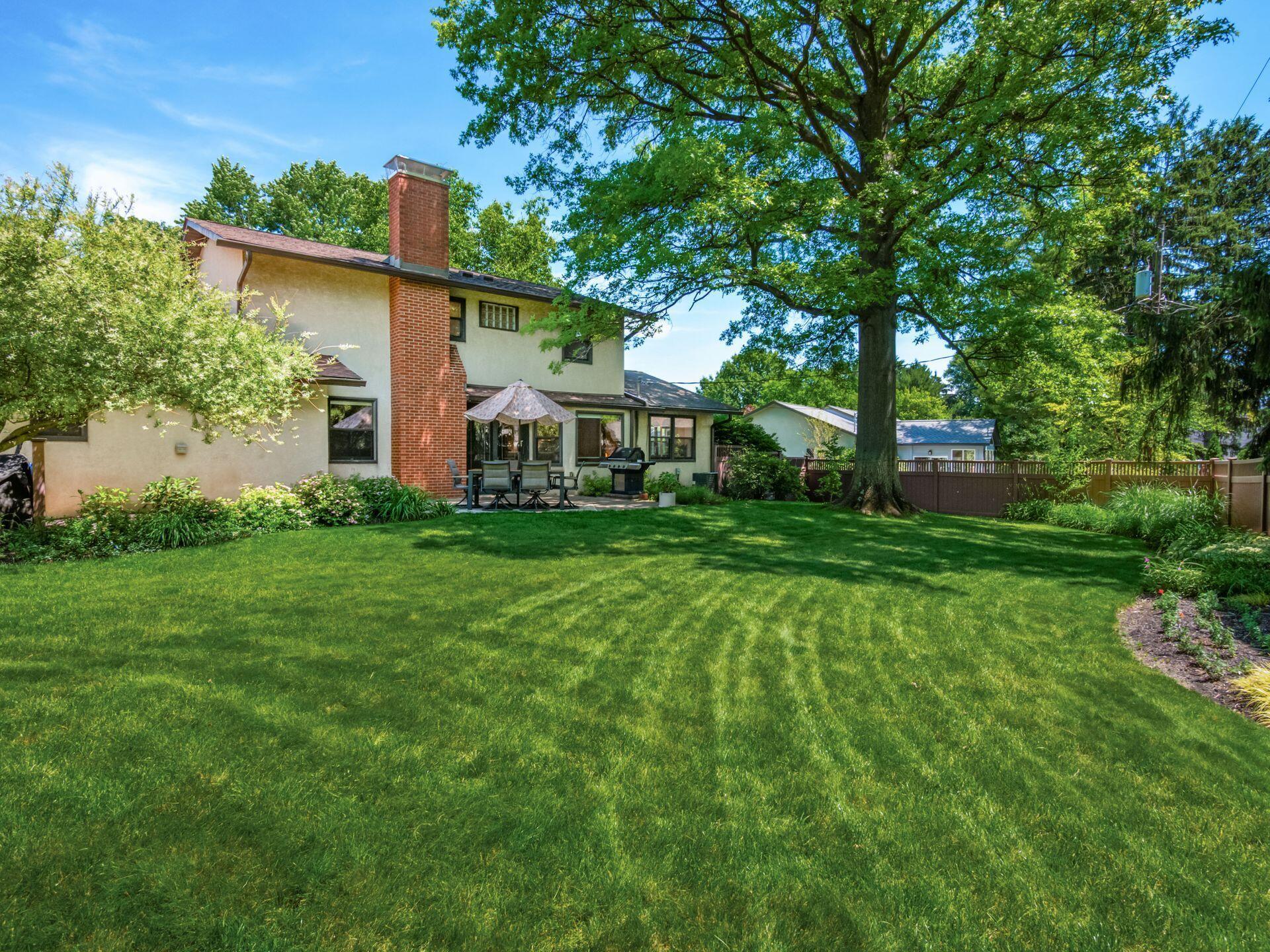 711 Lauraland Drive S